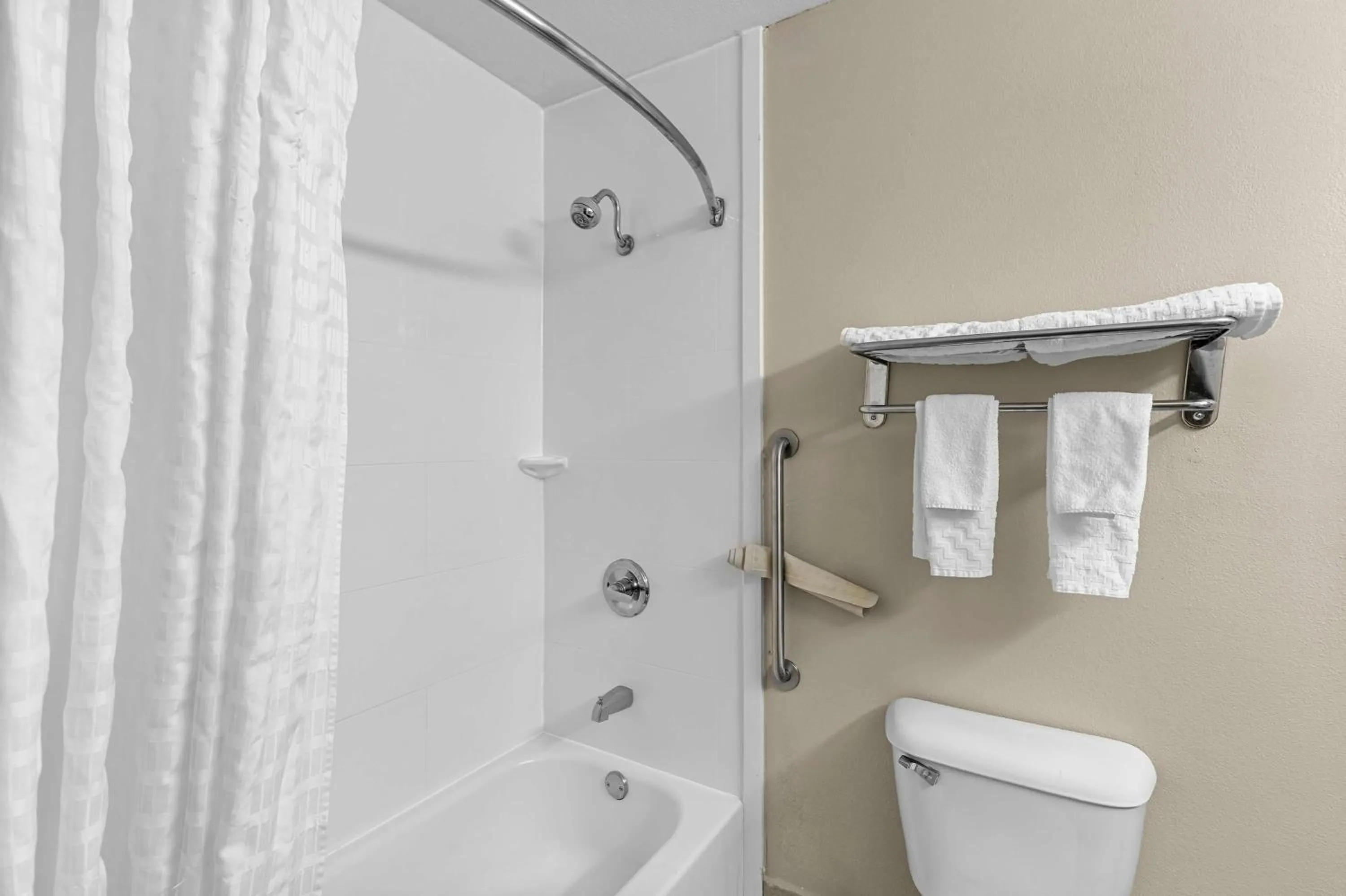 Bathroom in Best Western Presidential Hotel & Suites