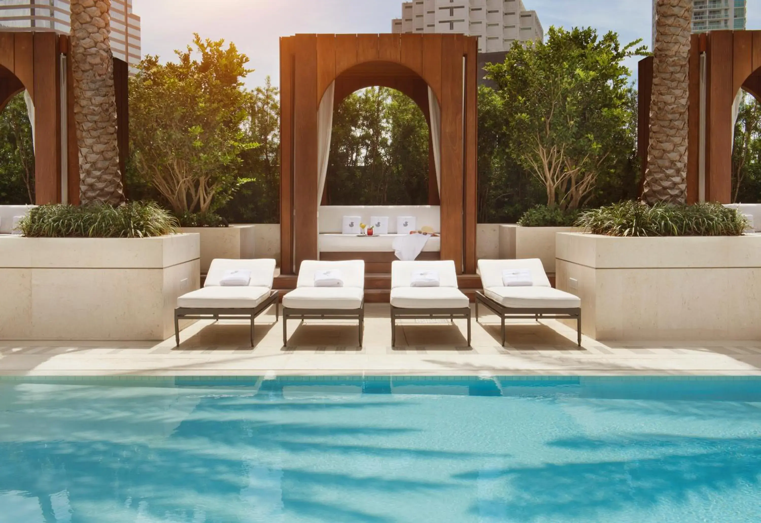 Swimming pool in SLS LUX Brickell Swimming pool in SLS LUX Brickell