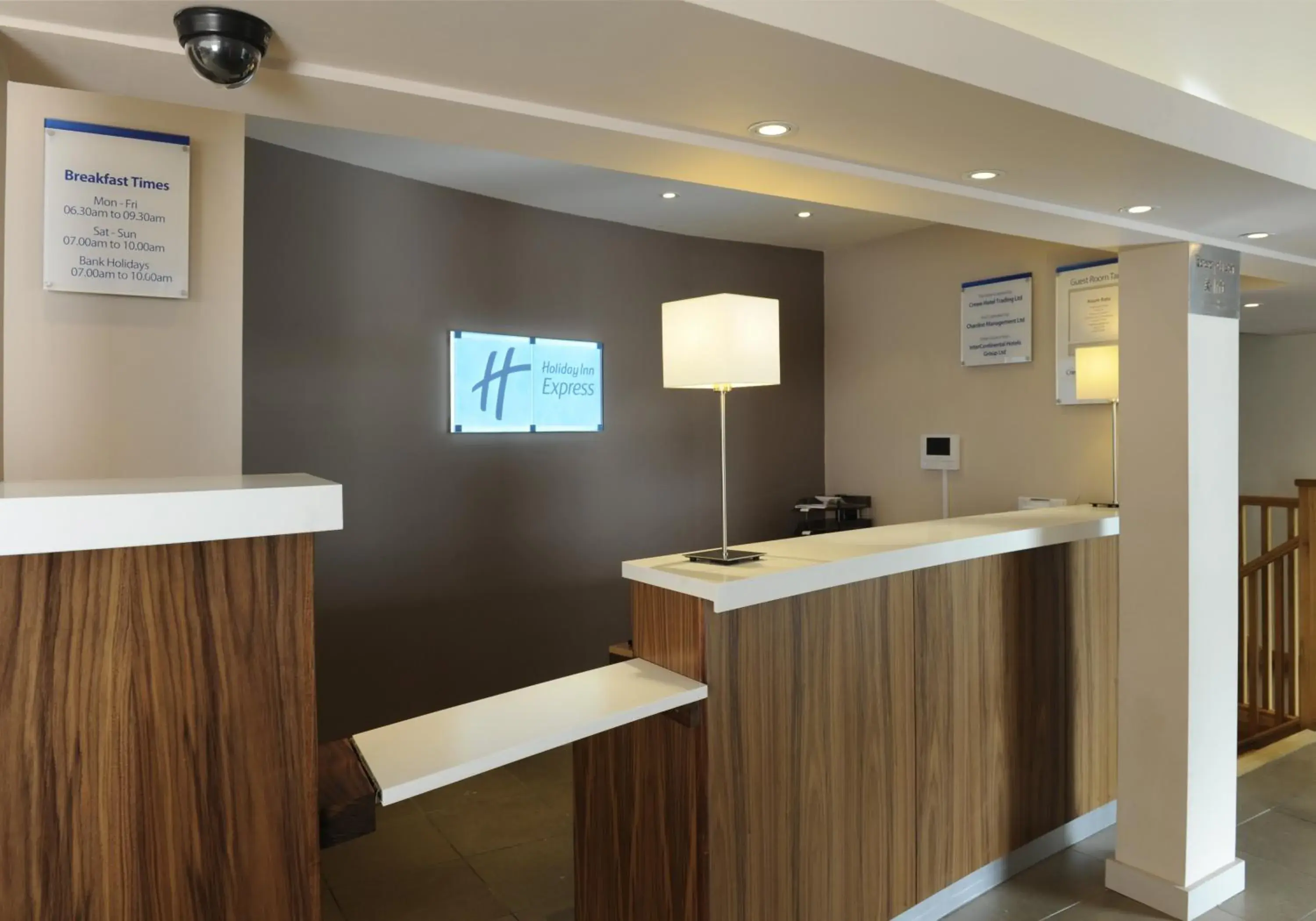 Property building, Lobby/Reception in Holiday Inn Express Crewe
