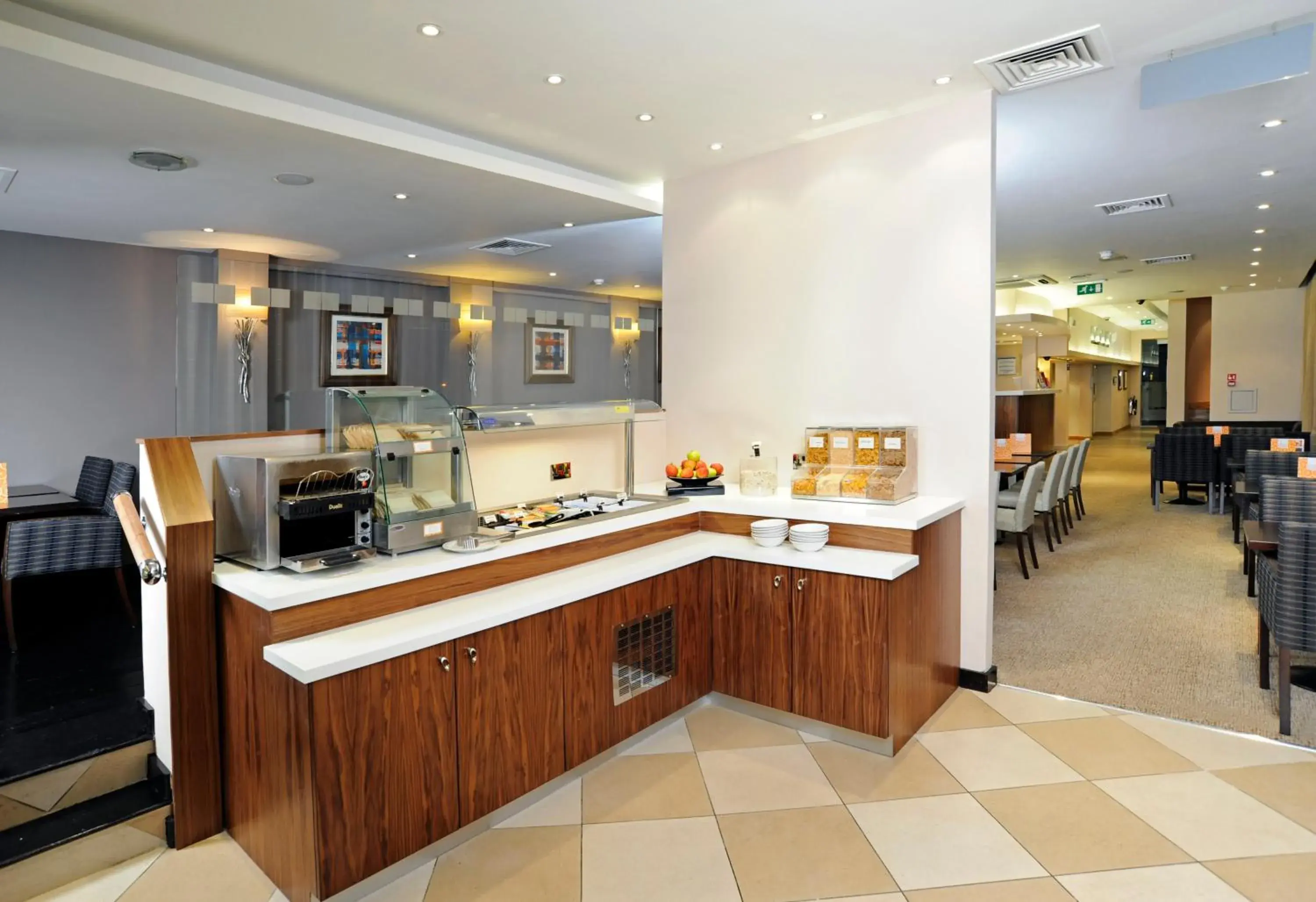 Breakfast, Restaurant/Places to Eat in Holiday Inn Express Crewe