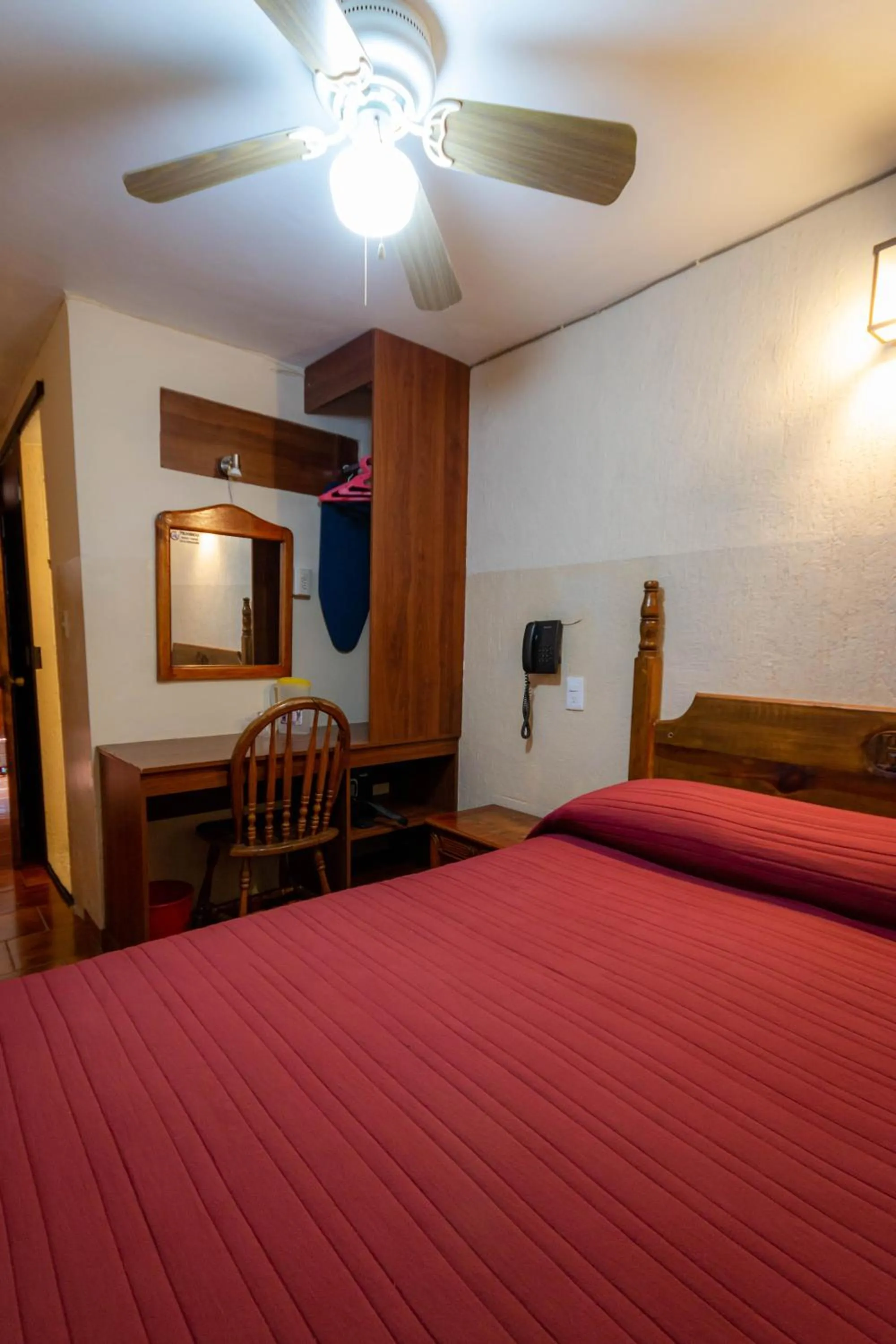 Bed in Hotel el Carmen, Morelia