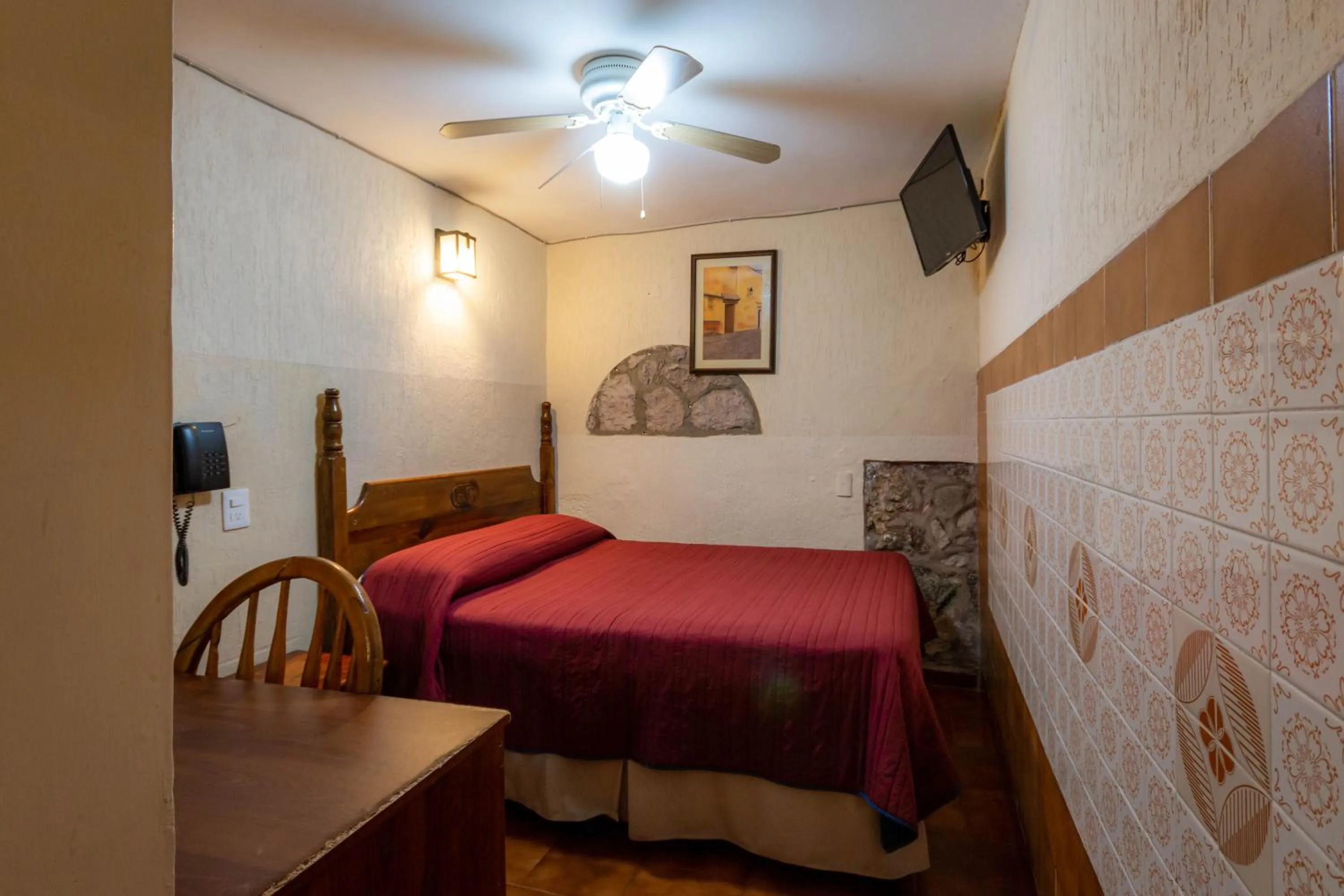 Bed in Hotel el Carmen, Morelia