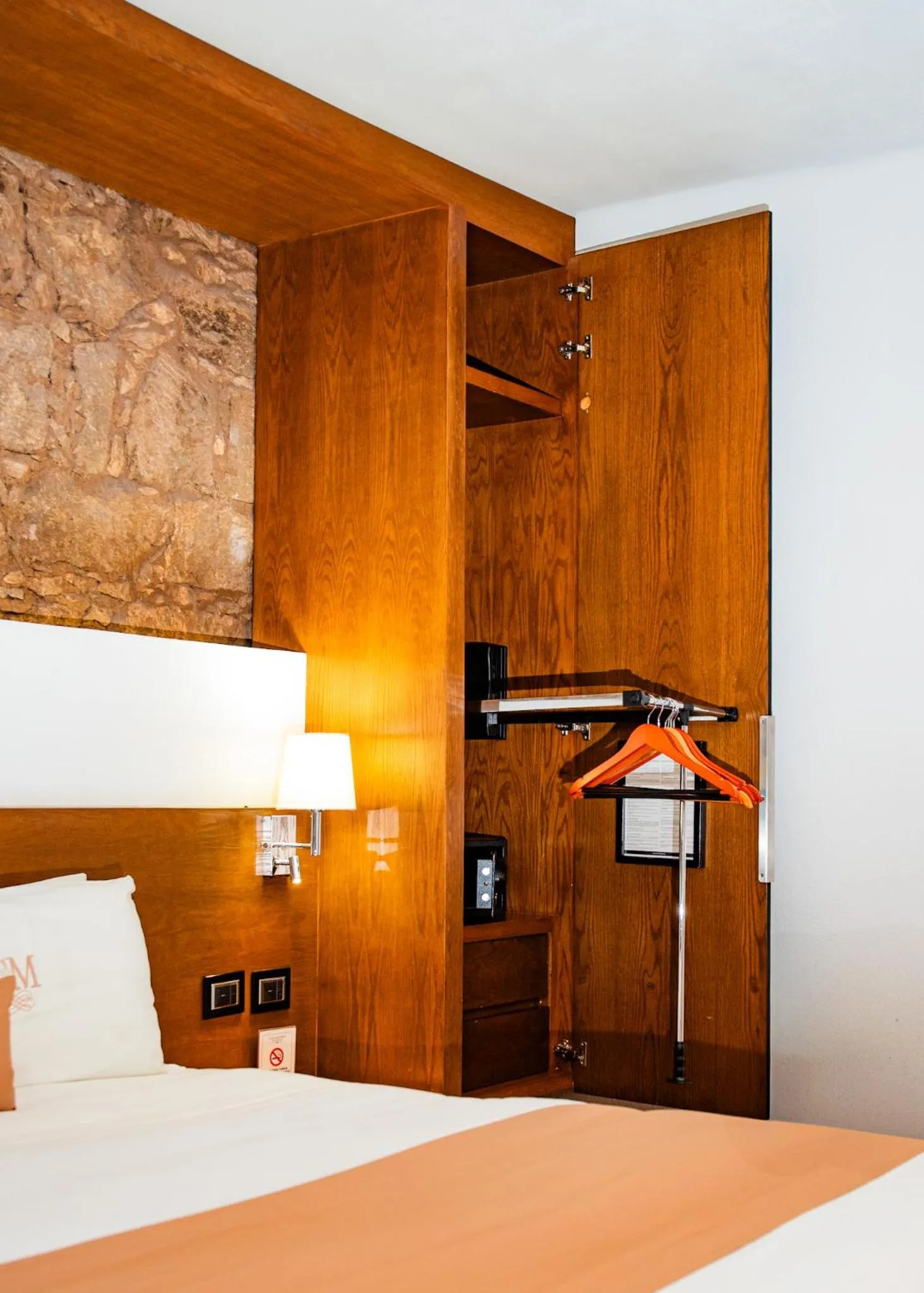 wardrobe, Bed in Hotel Boutique Casa Madero