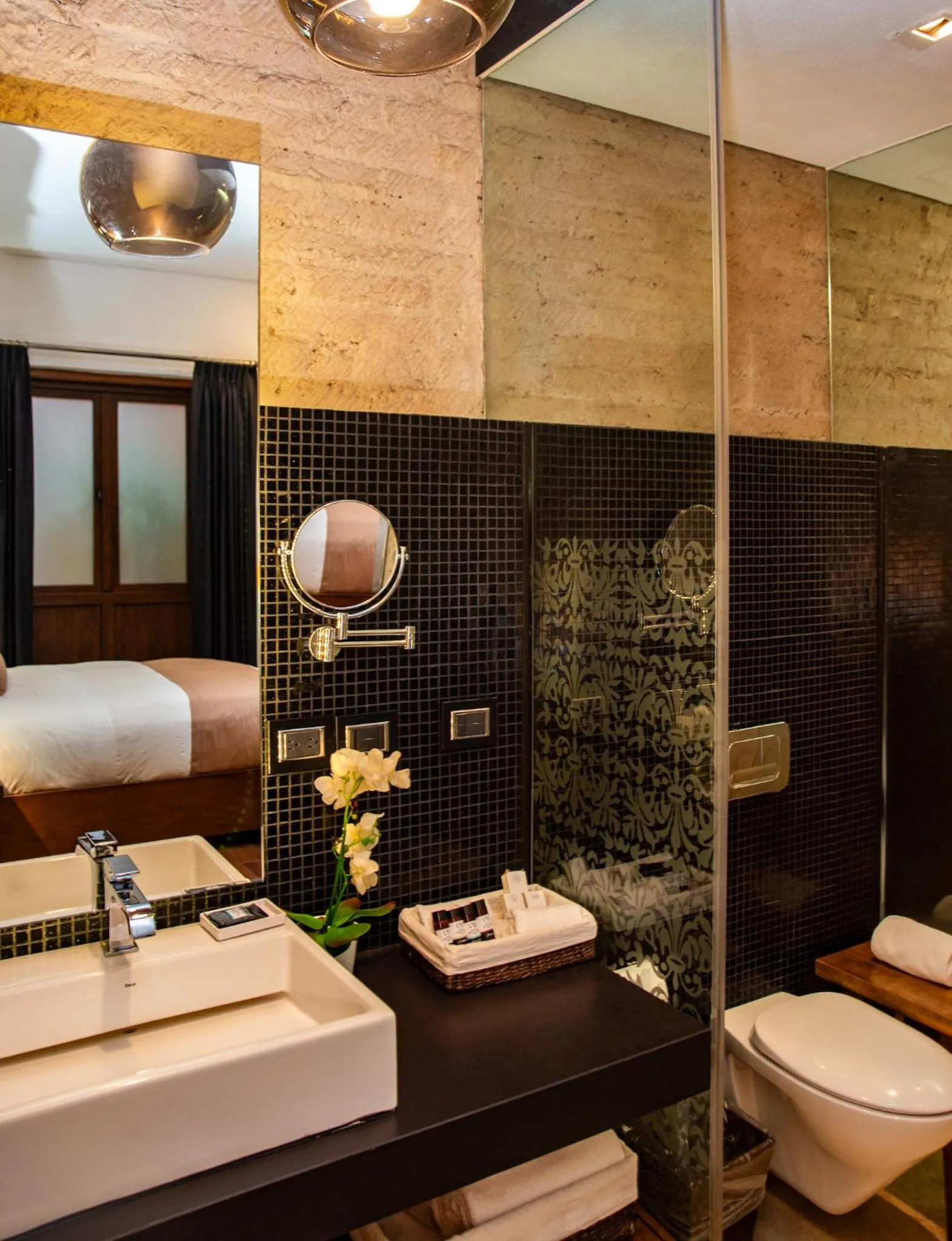 Bathroom, Bed in Hotel Boutique Casa Madero