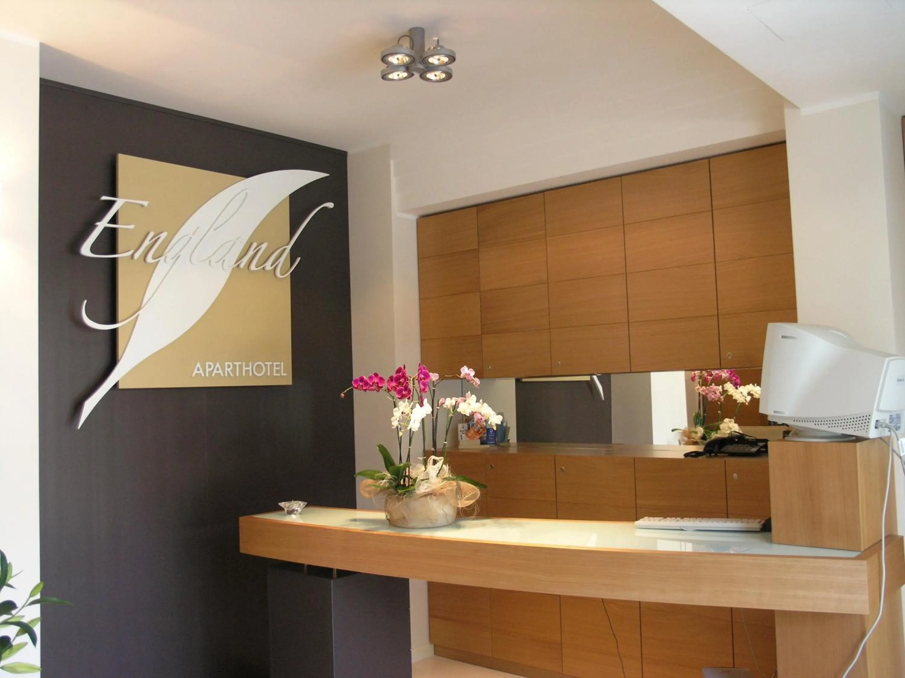 Lobby or reception in Aparthotel England