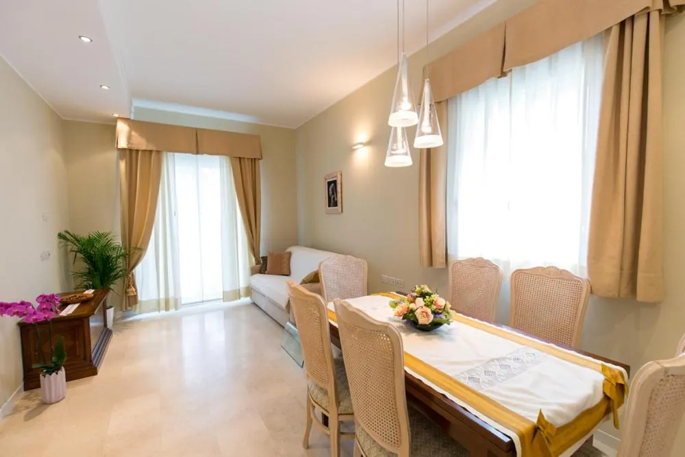 TV and multimedia in Aparthotel England