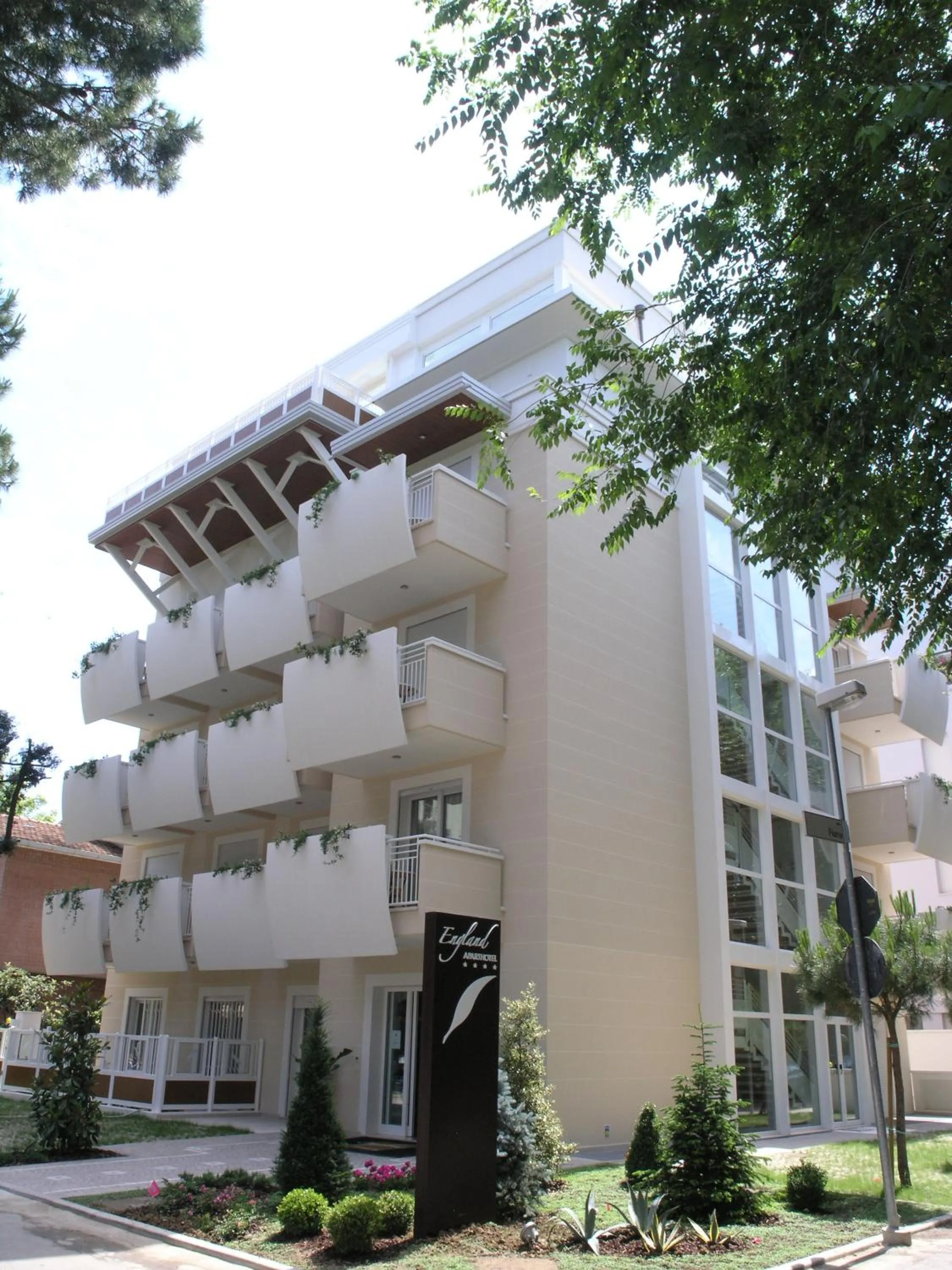 Facade/entrance in Aparthotel England