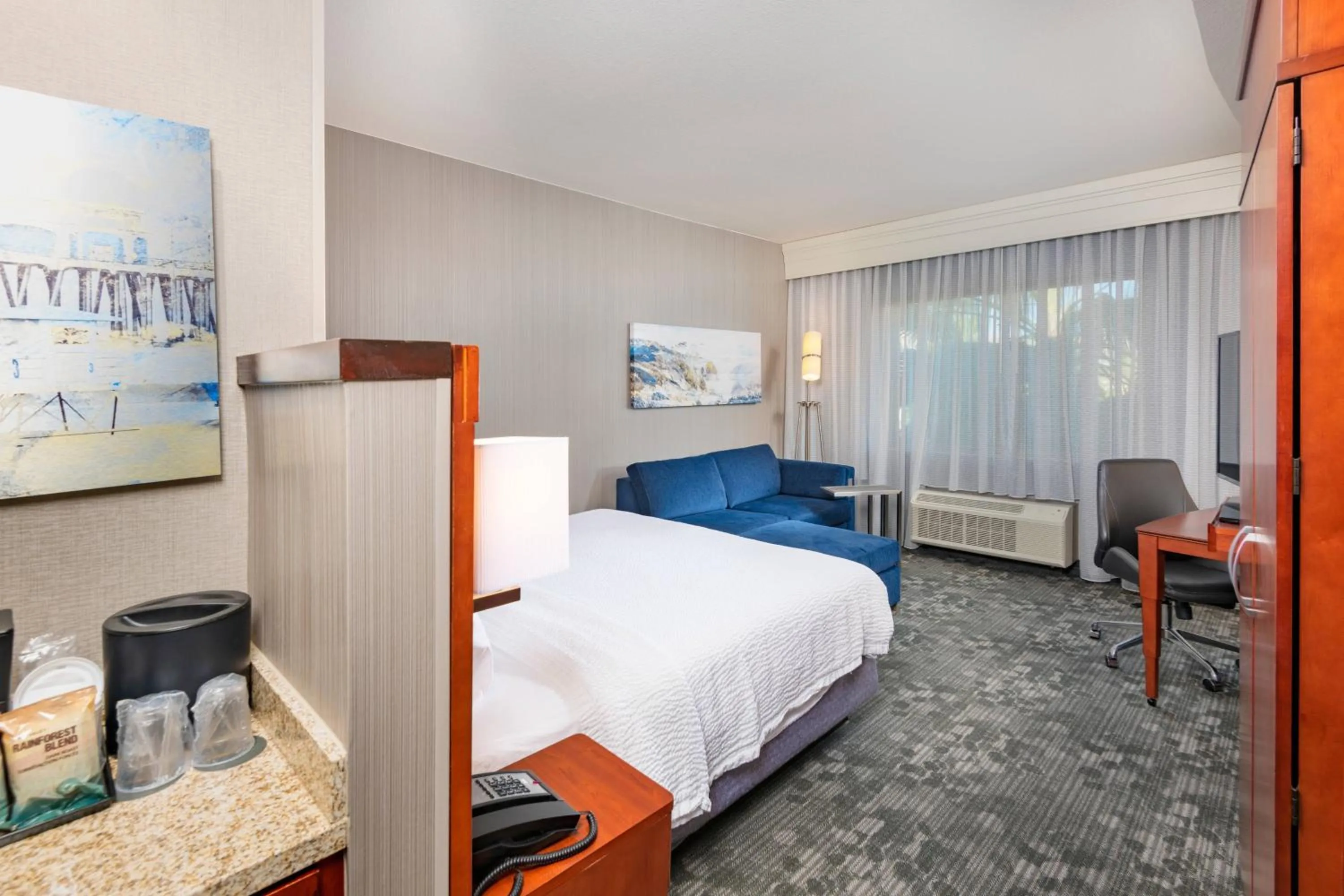 Photo of the whole room, Bed in Courtyard by Marriott Santa Ana Orange County