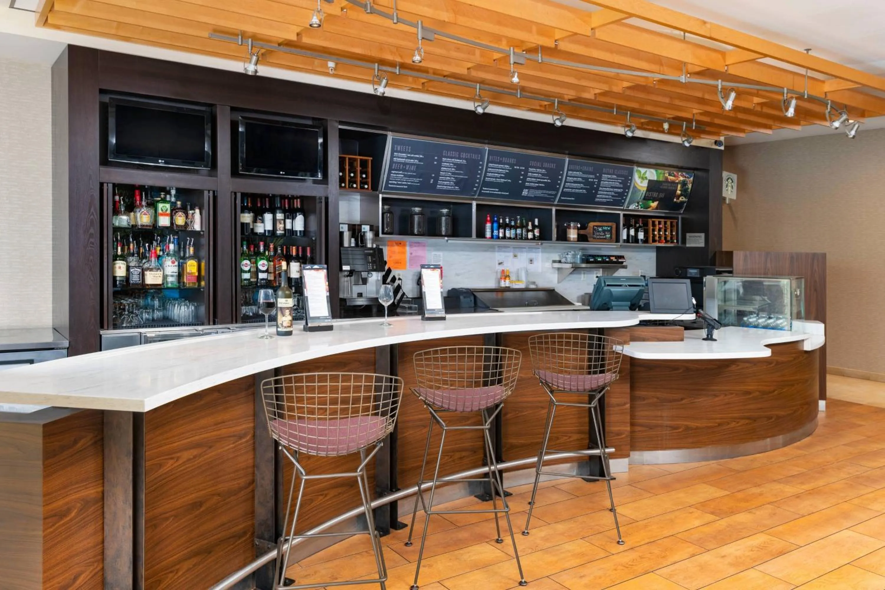 Restaurant/places to eat in Courtyard by Marriott Santa Ana Orange County