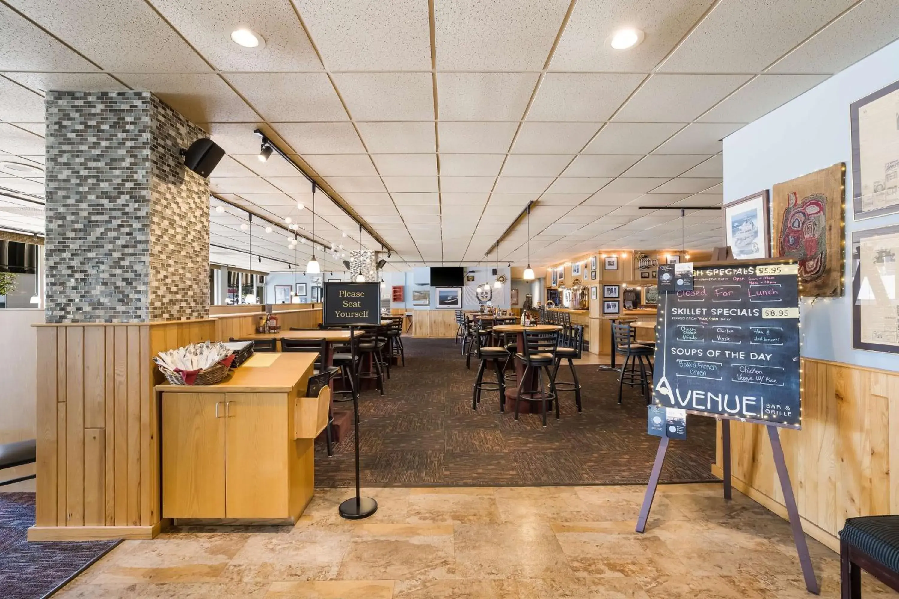 Lounge or bar in Best Western Riverfront Inn Lounge or bar in Best Western Riverfront Inn