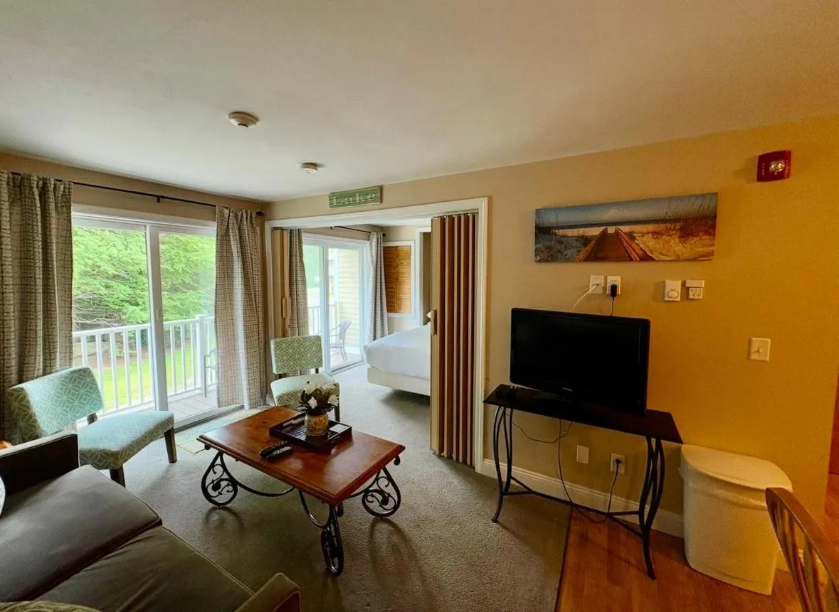 Living room in Misty Harbor Resort