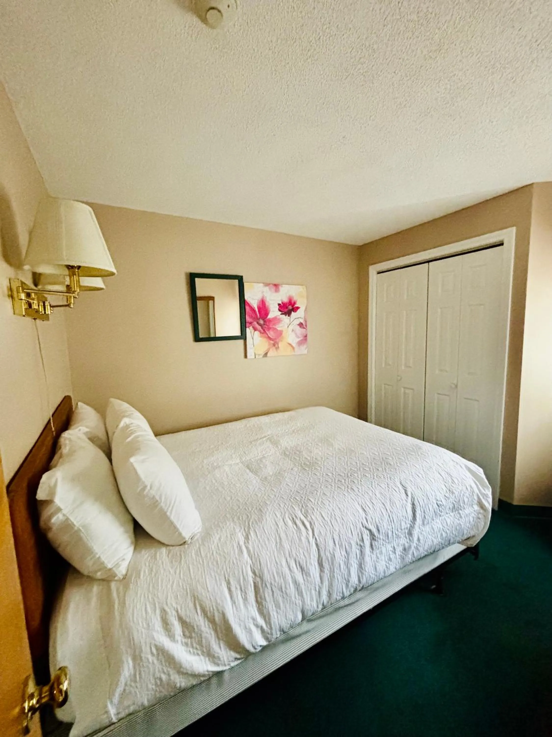 Bedroom in Misty Harbor Resort