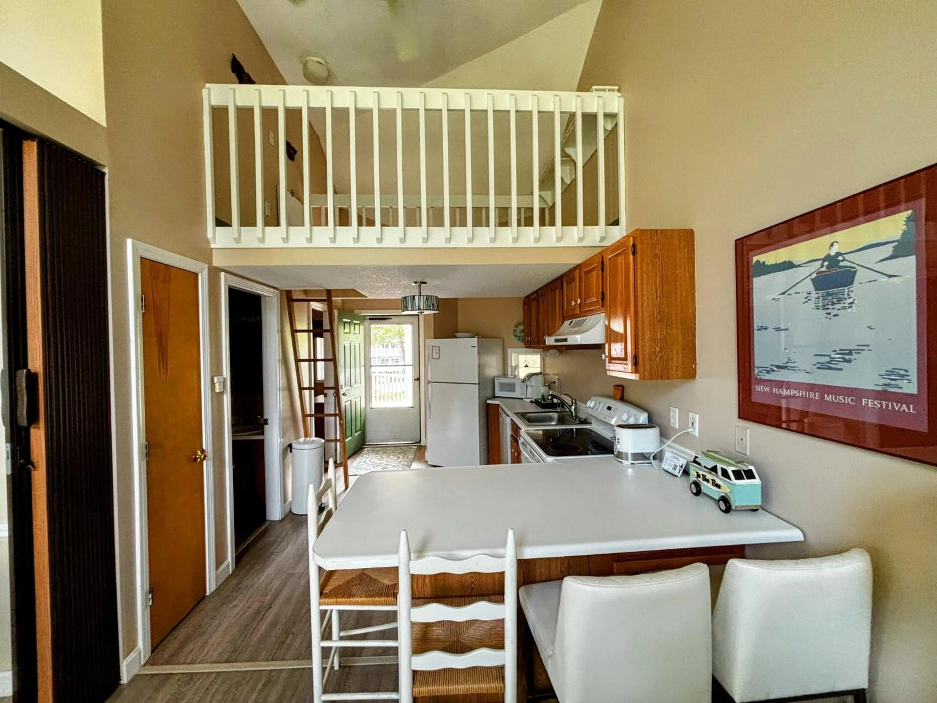 Kitchen or kitchenette in Misty Harbor Resort