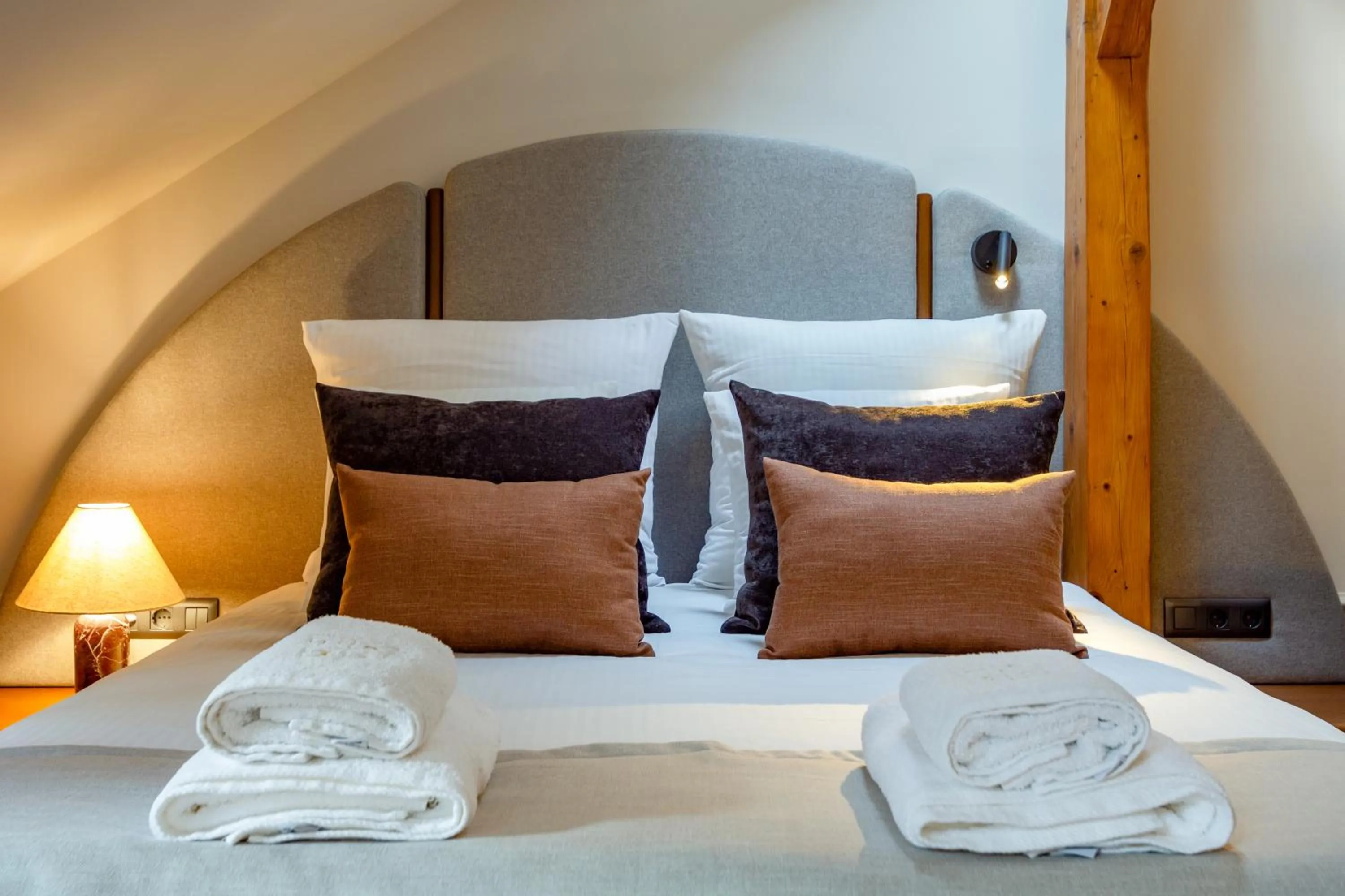 Bed in MR 3 Apartments