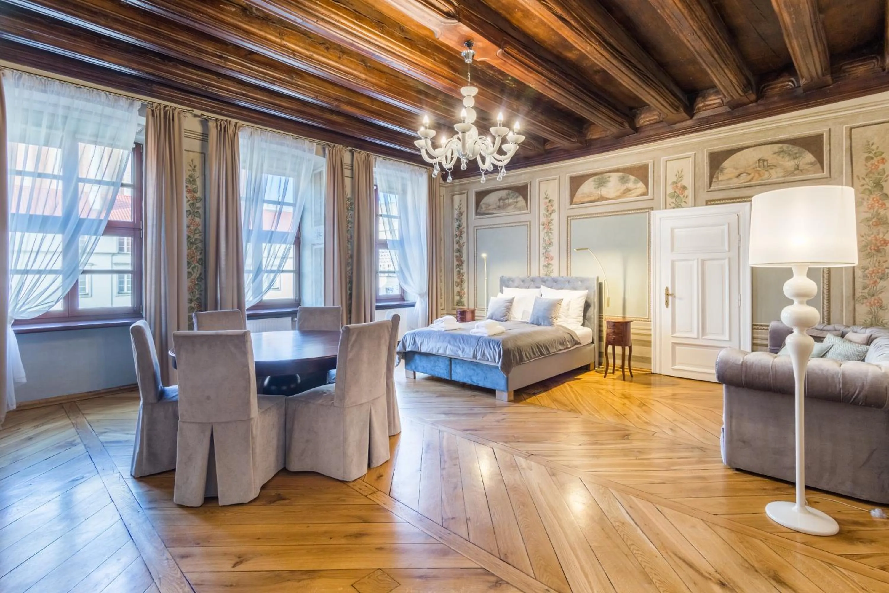 Living room, Bed in MR 3 Apartments