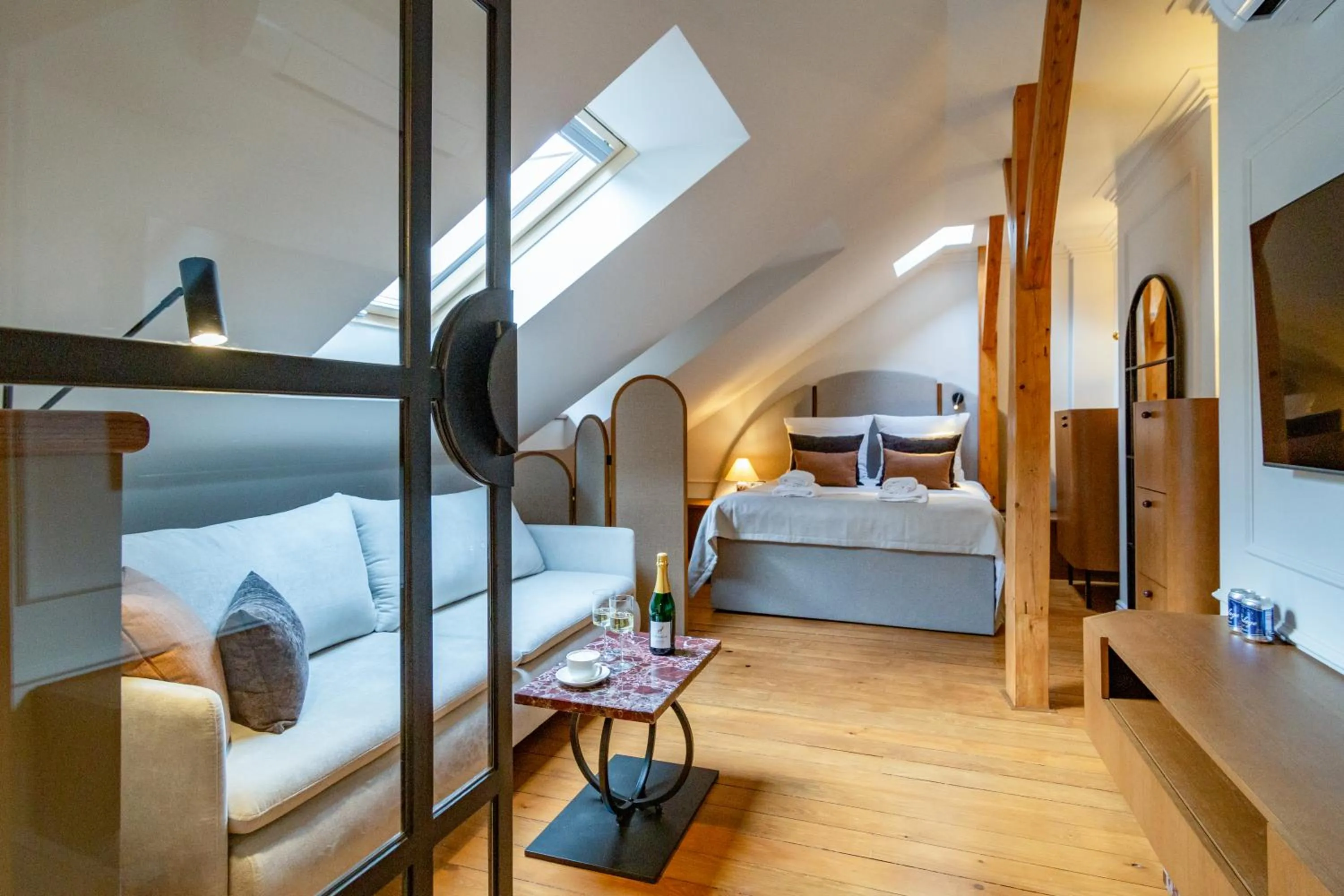 Bed in MR 3 Apartments