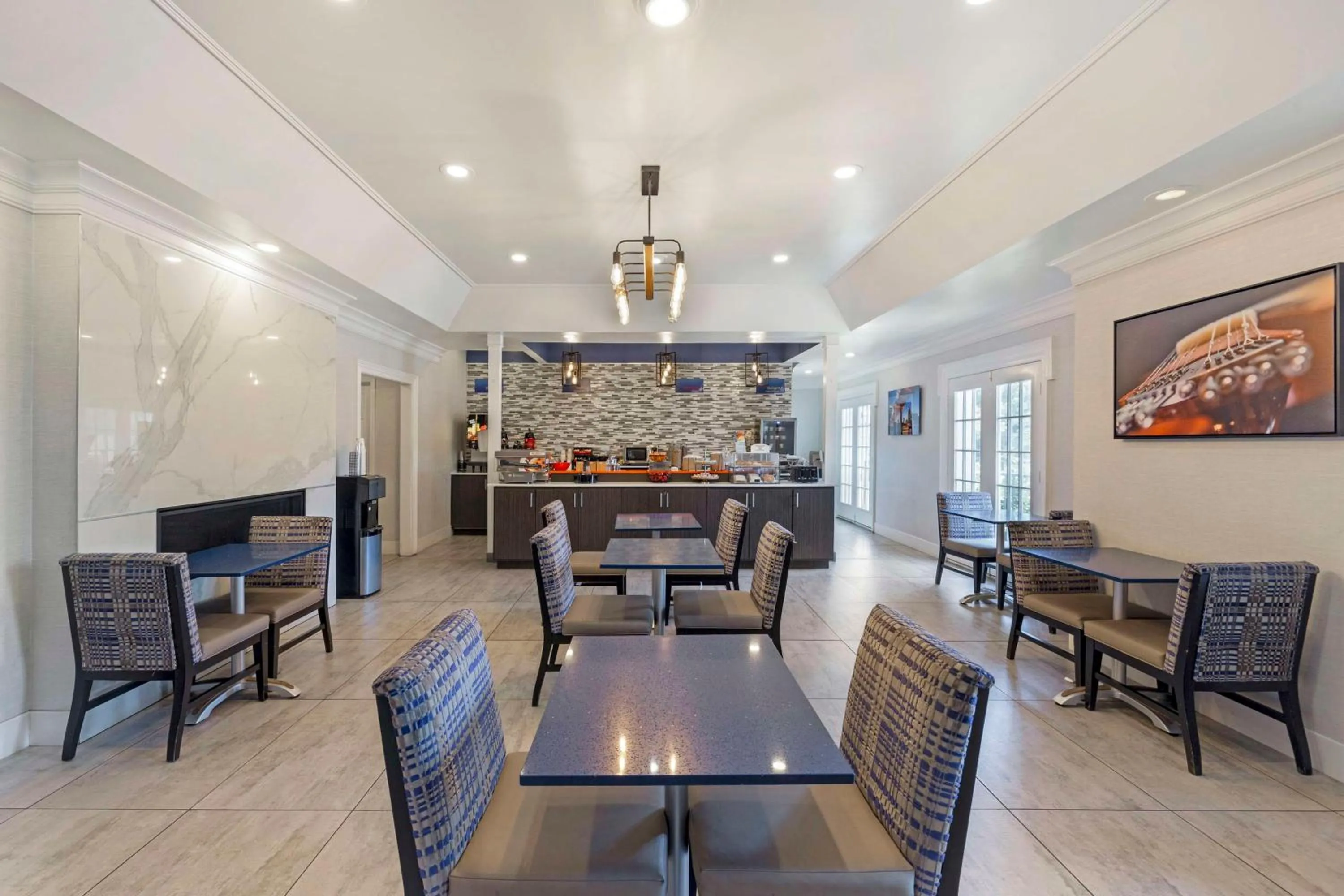 Breakfast in Best Western Brentwood