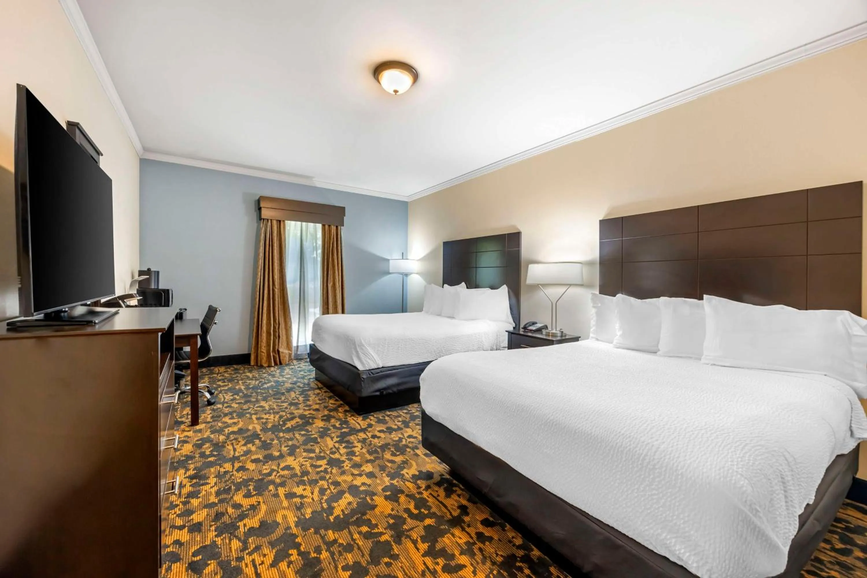 Bedroom, Bed in Best Western Brentwood