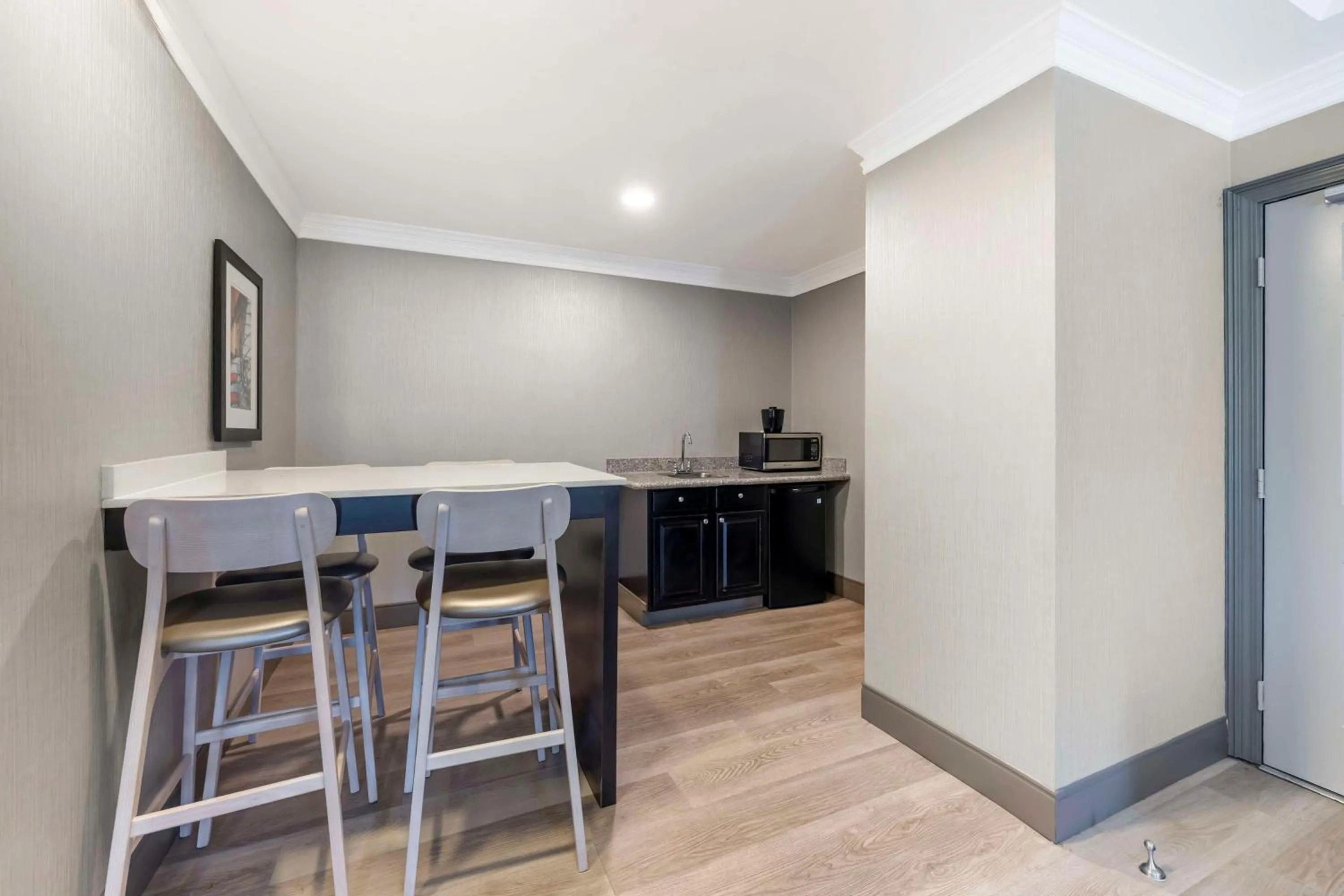 Photo of the whole room in Best Western Brentwood