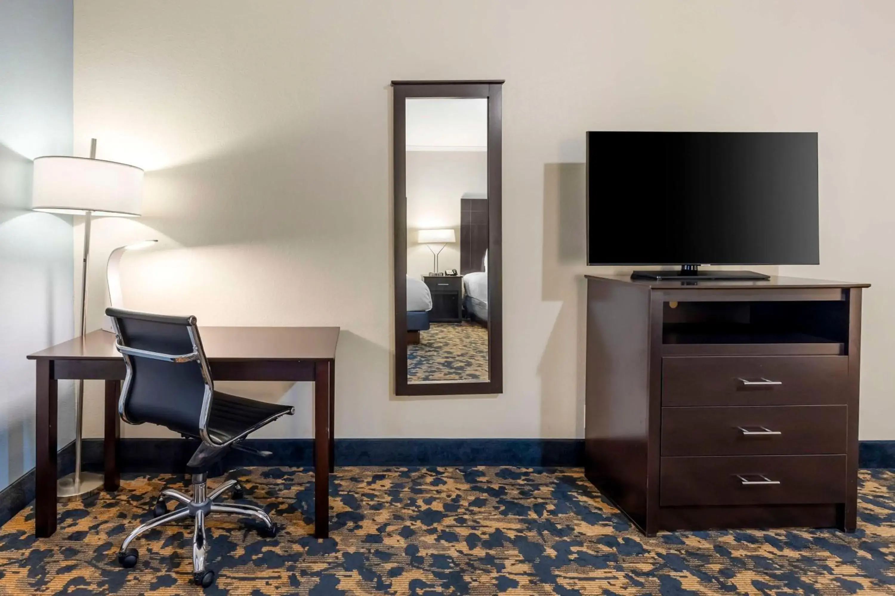 Bedroom in Best Western Brentwood Bedroom in Best Western Brentwood