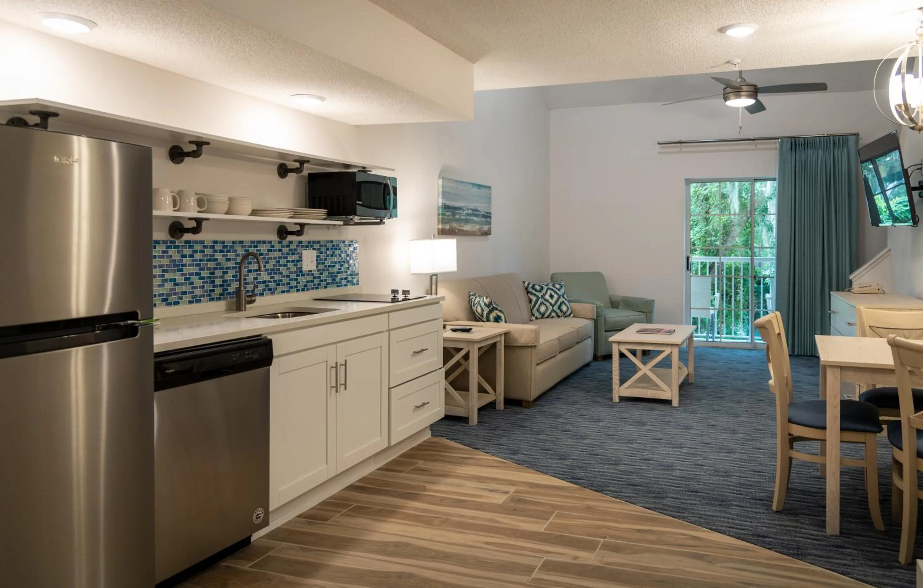 Kitchen or kitchenette in Palmera Inn and Suites