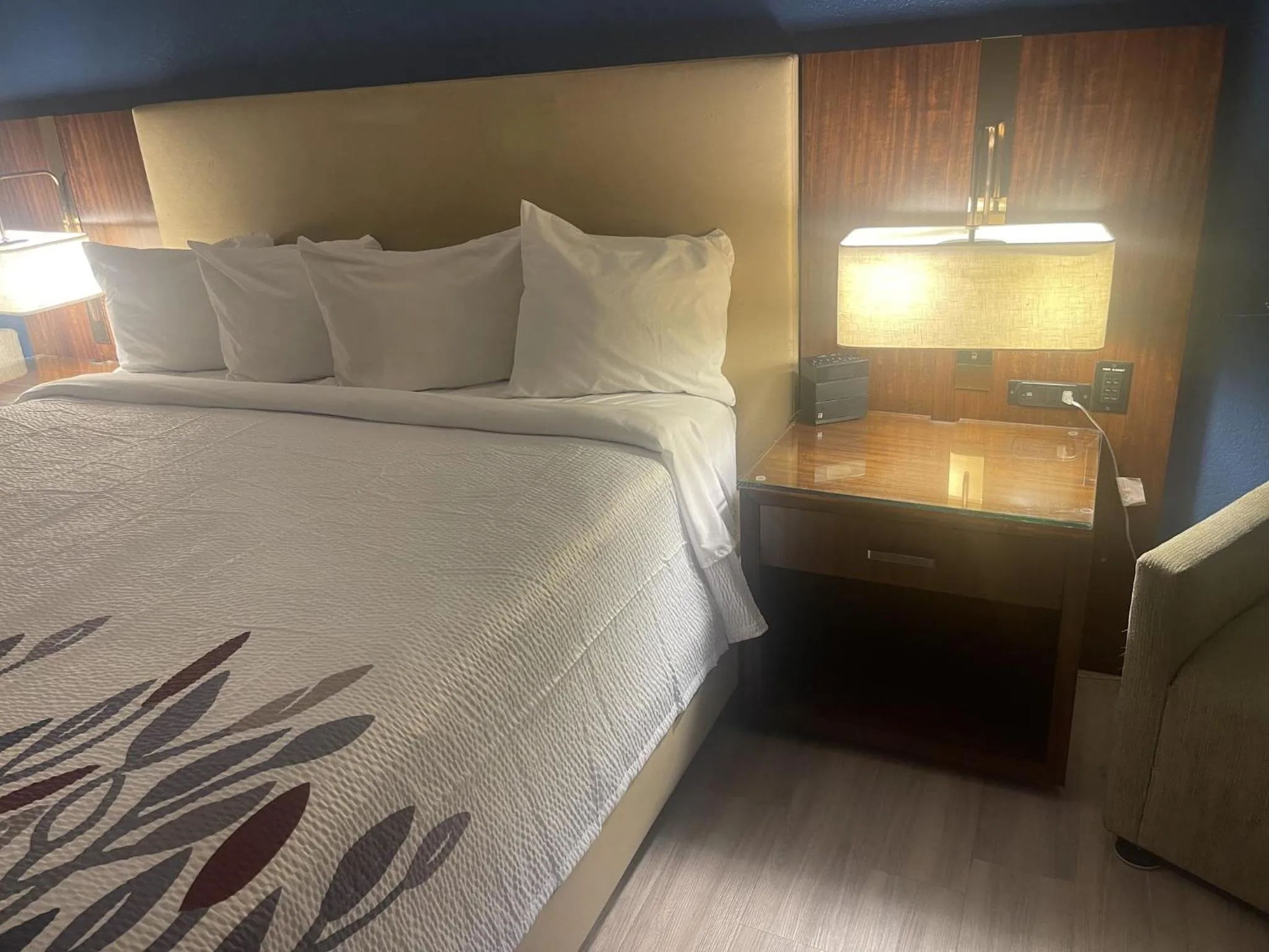 Photo of the whole room, Bed in Red Roof Inn & Suites Hinesville