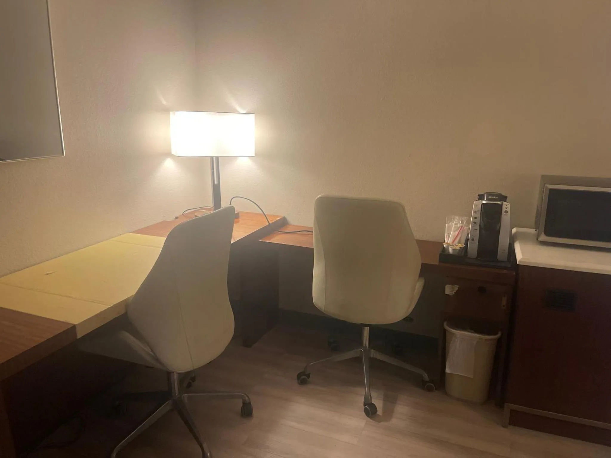 Bedroom in Red Roof Inn & Suites Hinesville