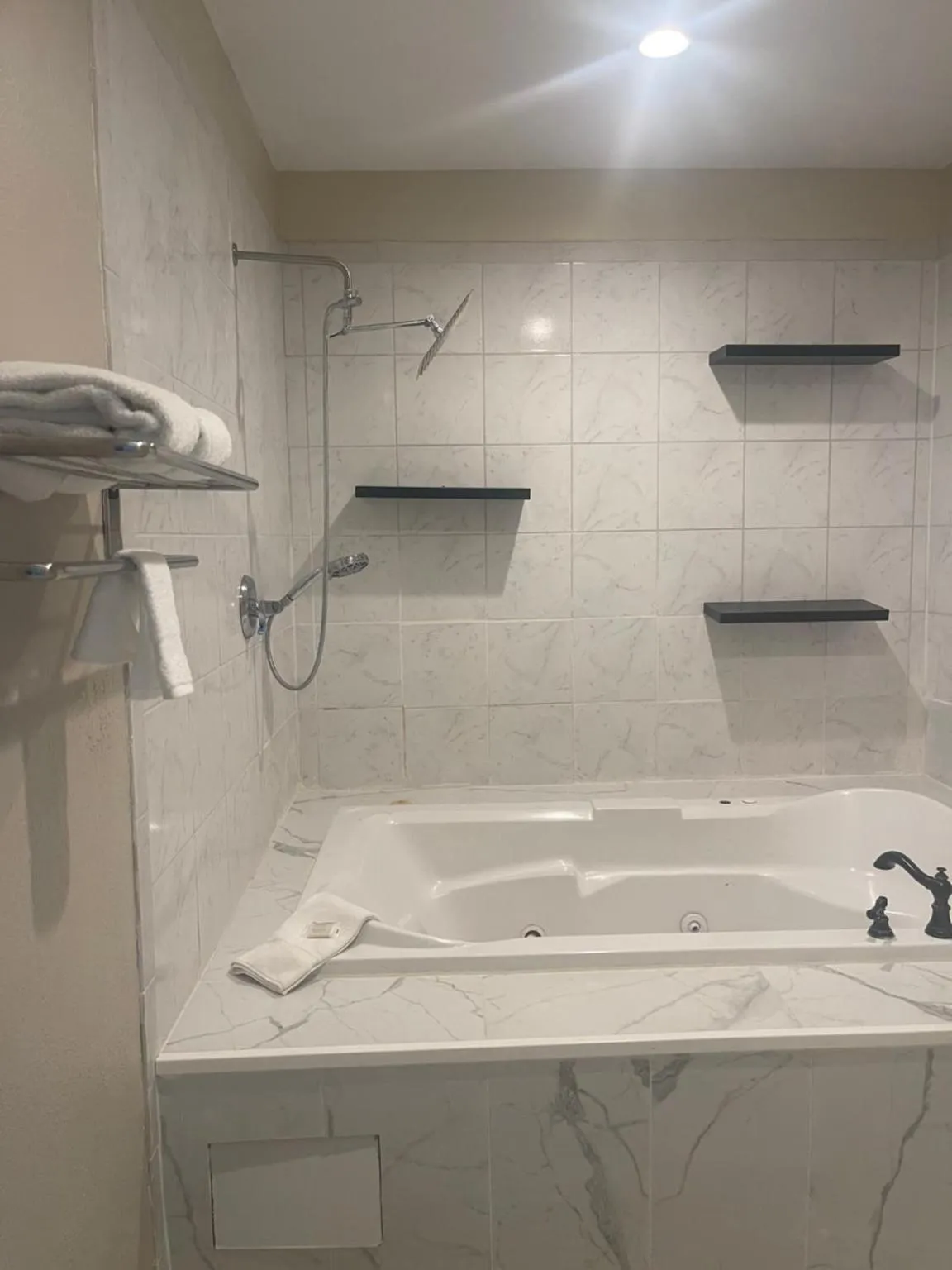 Spa and wellness centre/facilities in Red Roof Inn & Suites Hinesville