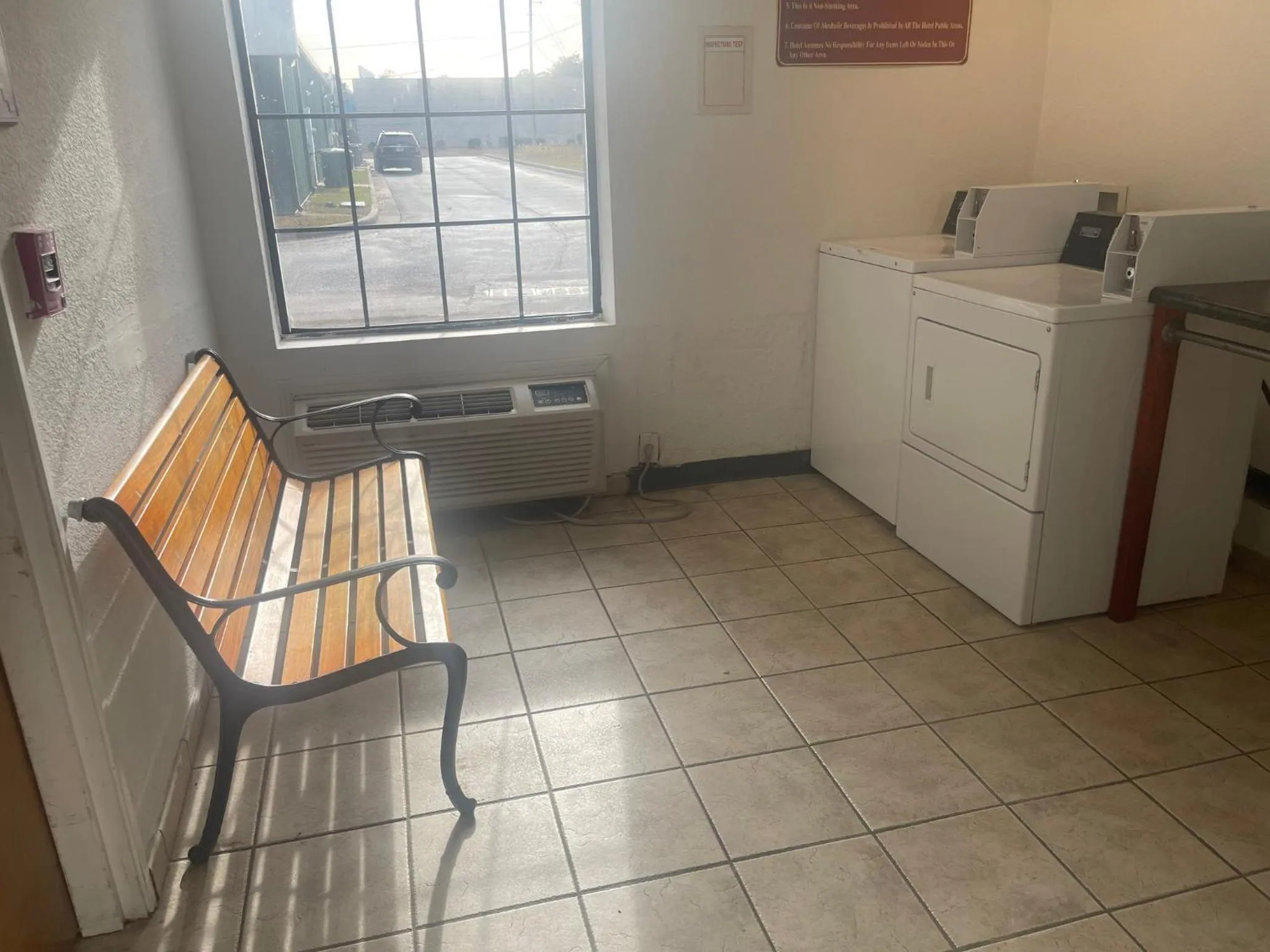 laundry in Red Roof Inn & Suites Hinesville