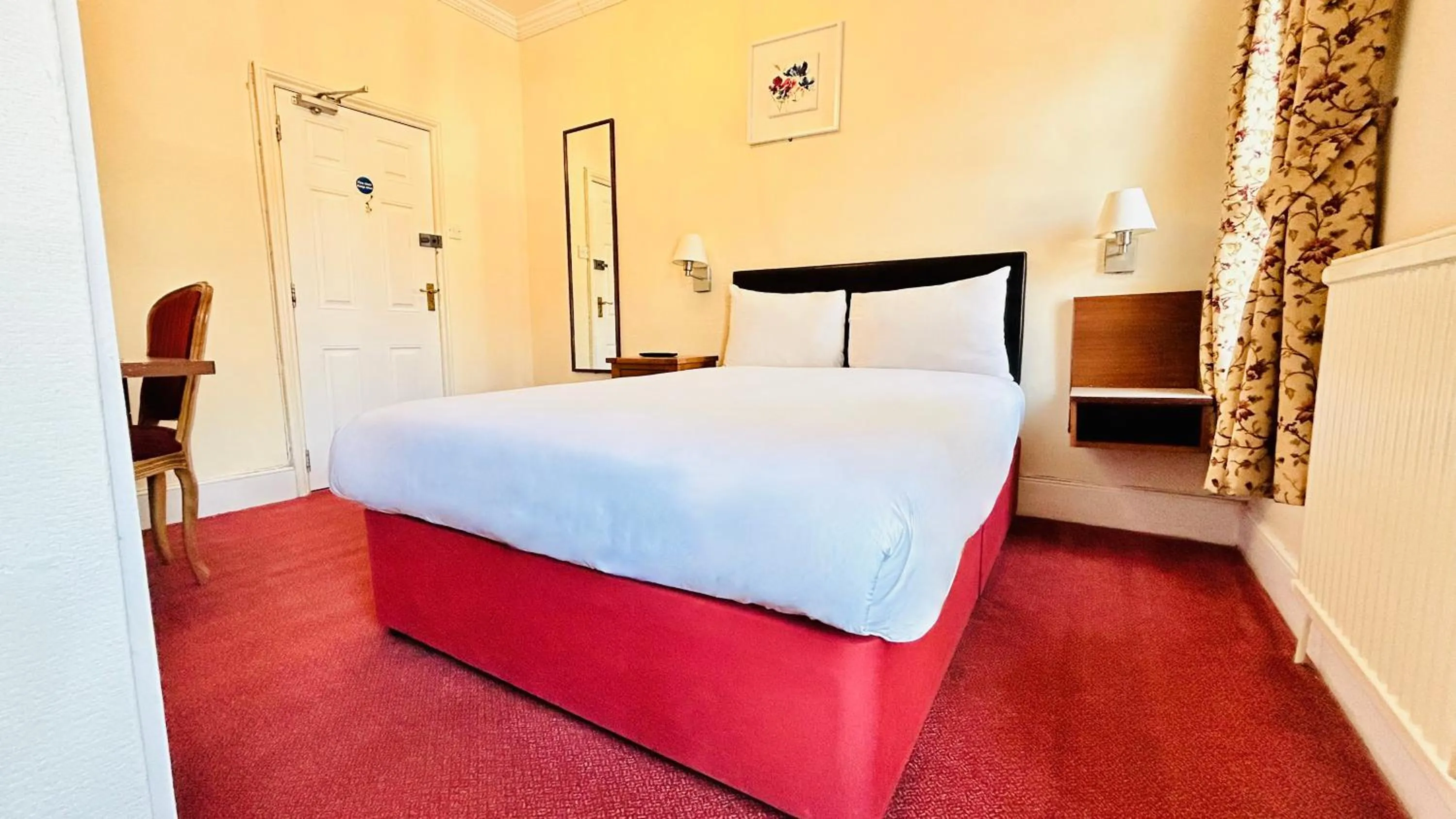 Bedroom, Bed in The Columbia Hotel