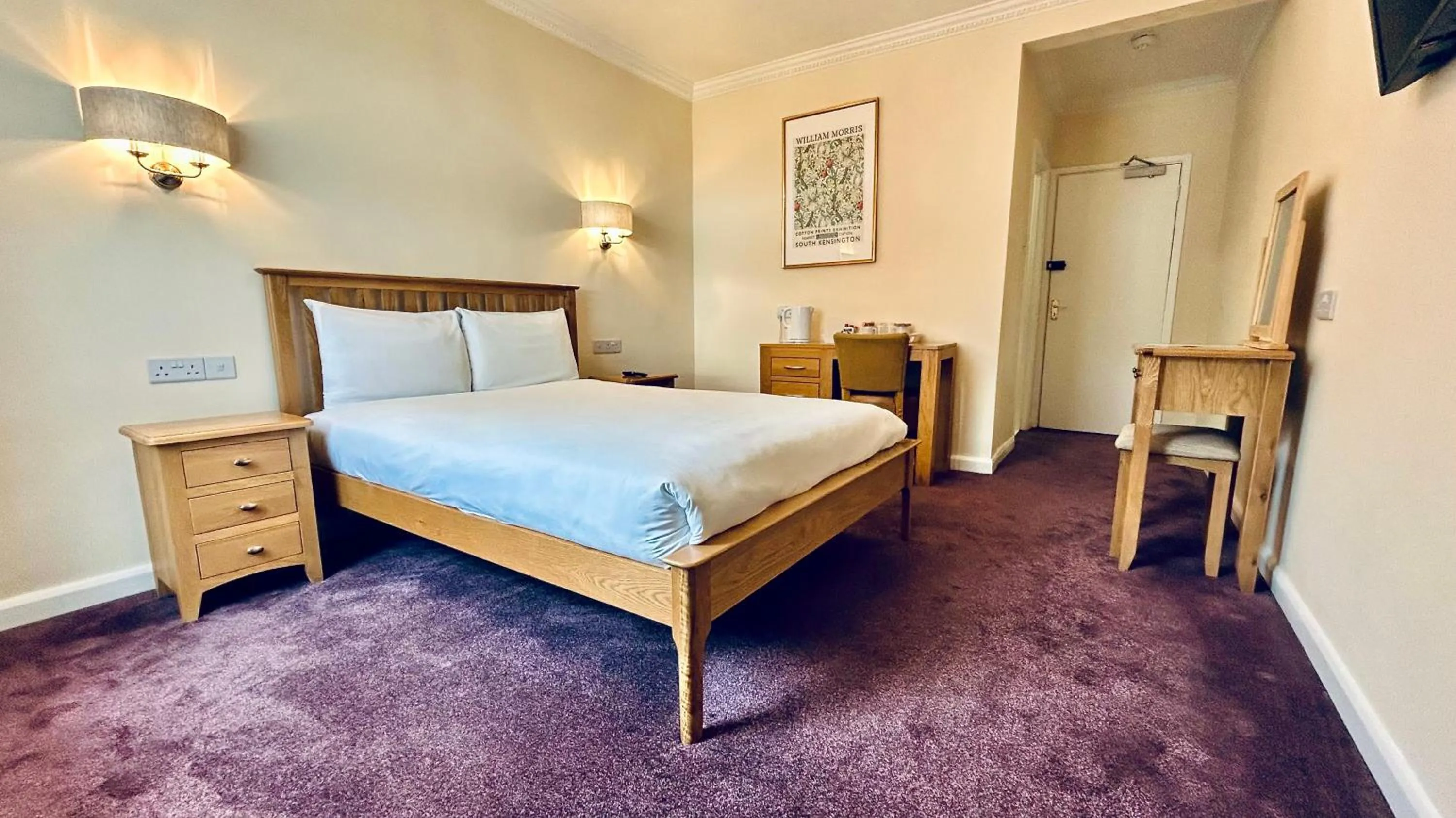 Bedroom, Bed in The Columbia Hotel