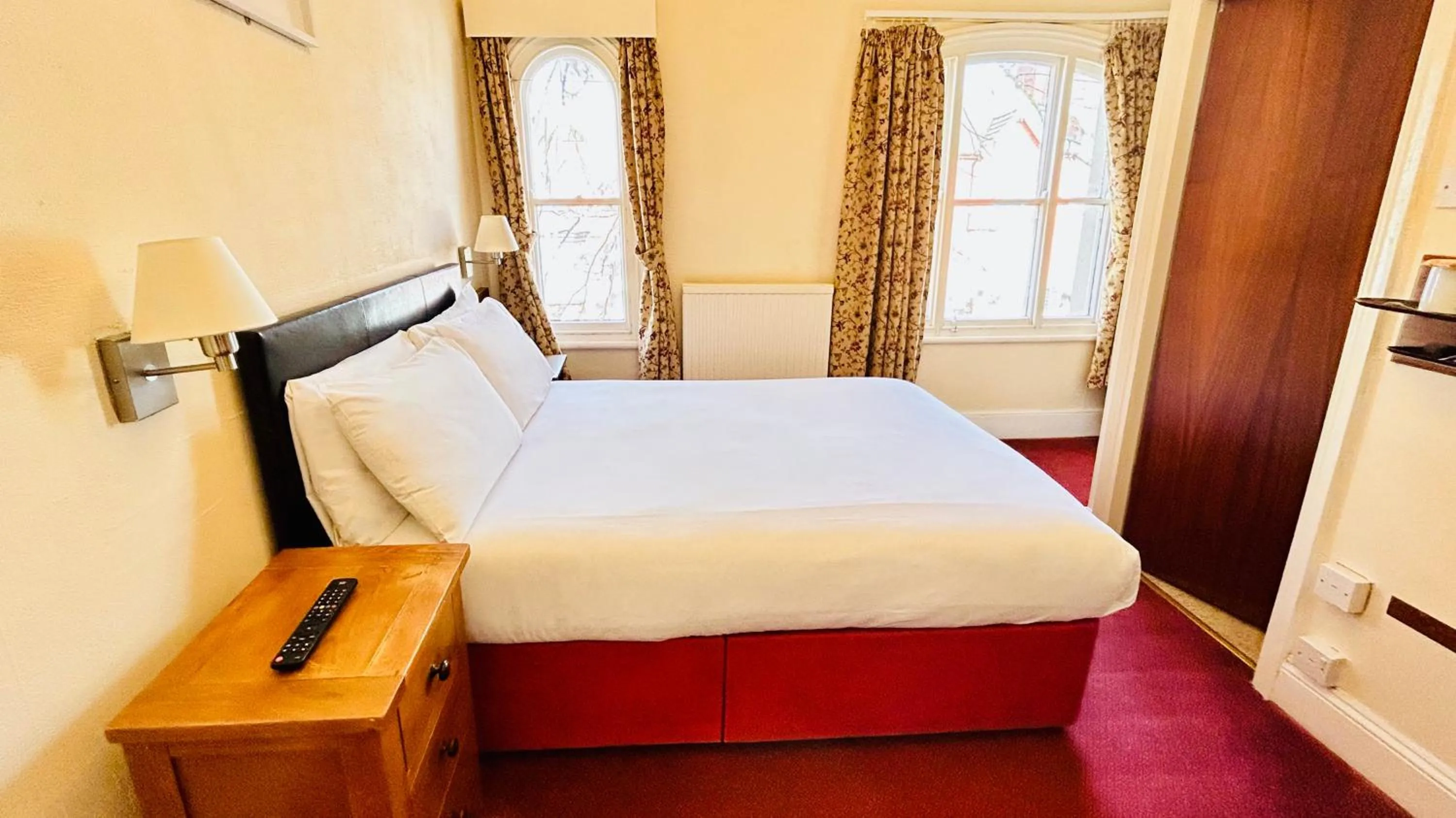 Bedroom, Bed in The Columbia Hotel