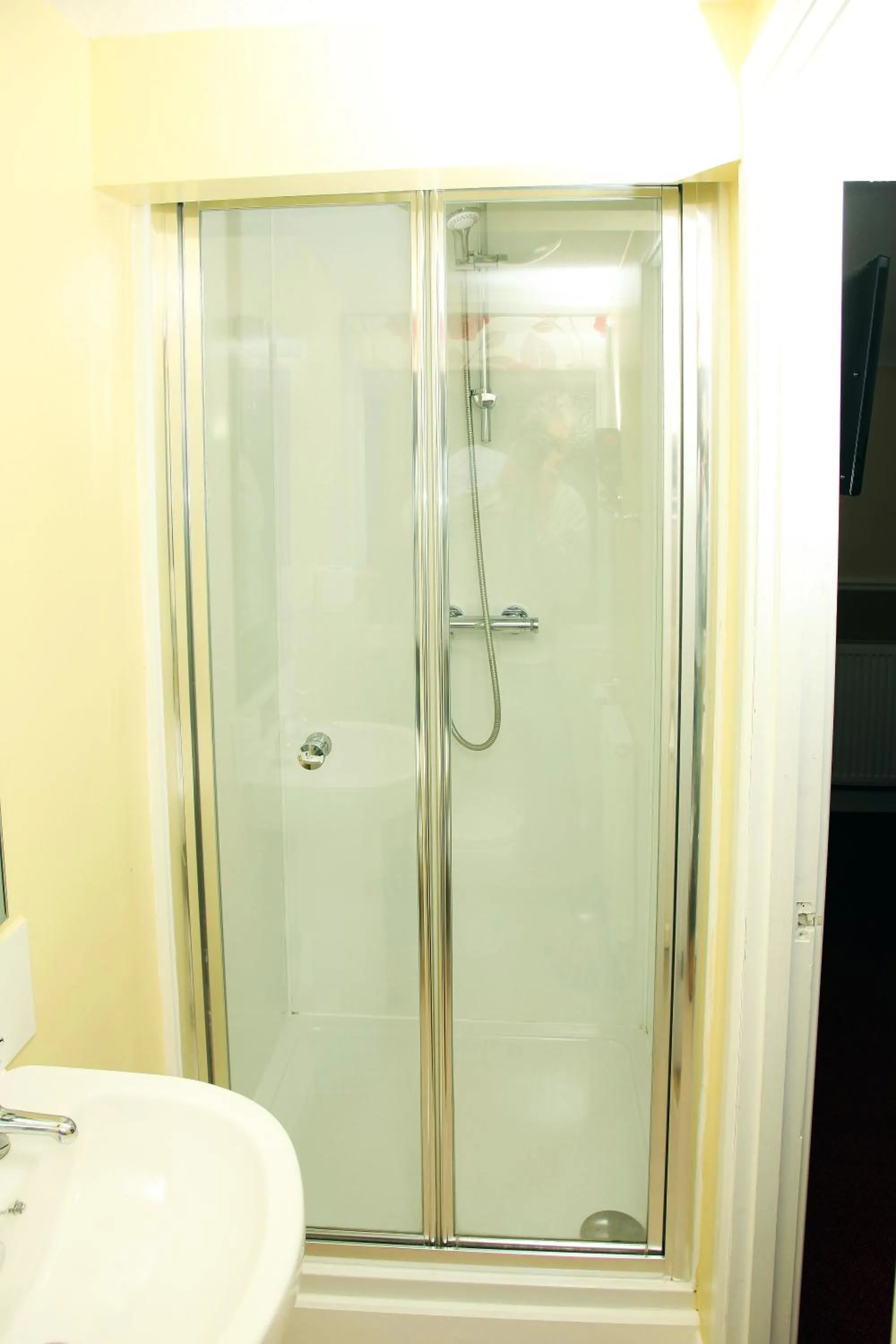 Shower in The Columbia Hotel