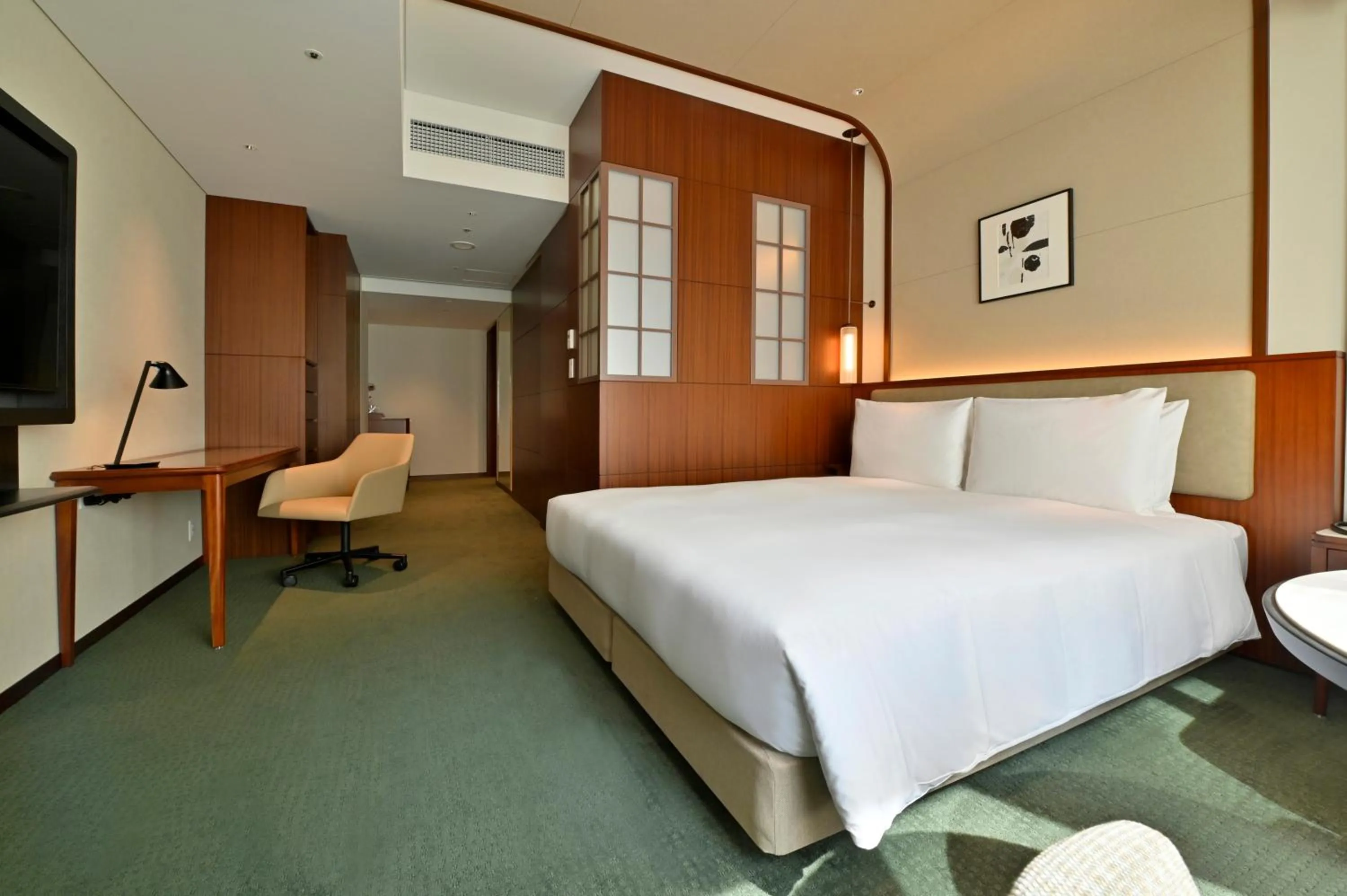 Photo of the whole room, Bed in Marunouchi Hotel
