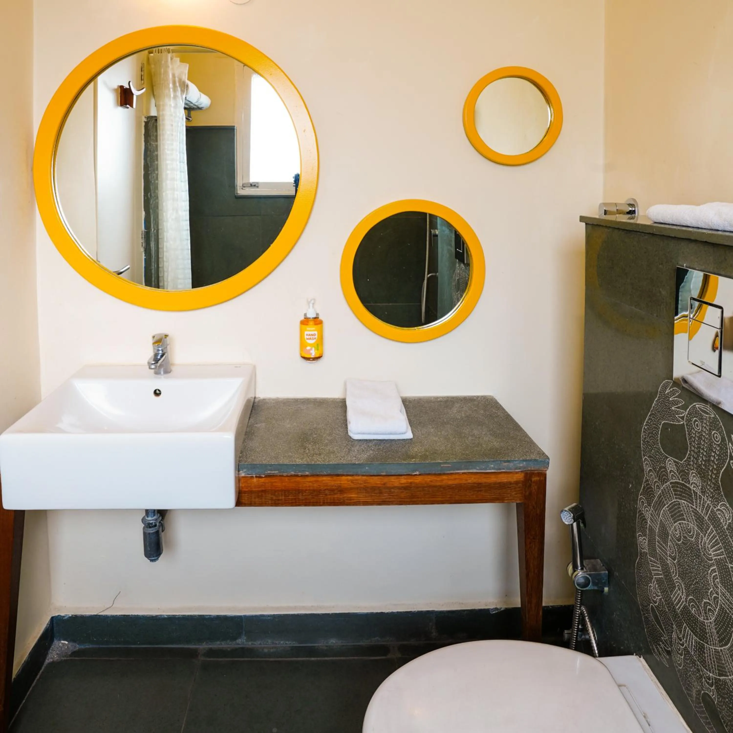 Bathroom in Bloom Boutique l Signature Towers