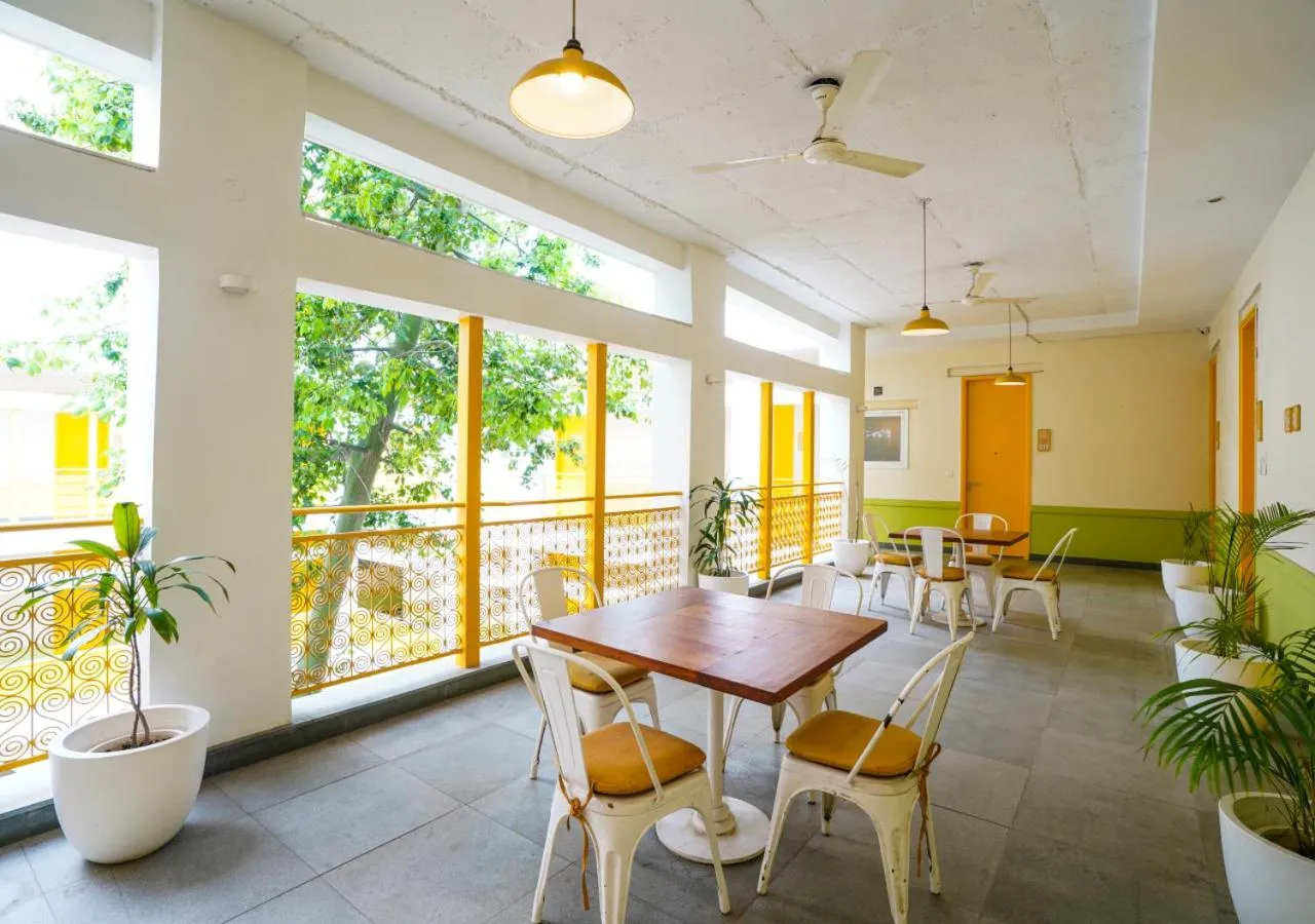 Restaurant/places to eat in Bloom Boutique l Signature Towers