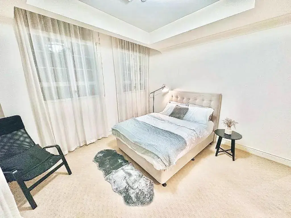 Bed in MacArthur Chambers Bed in MacArthur Chambers