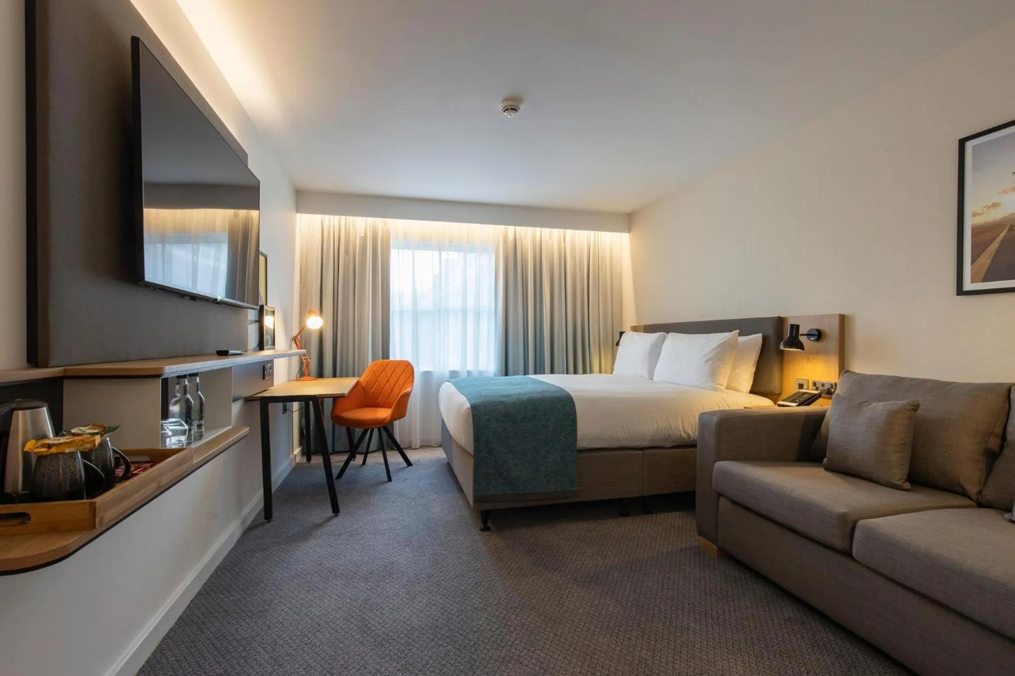 Photo of the whole room, Bed in Holiday Inn Bristol Airport by IHG