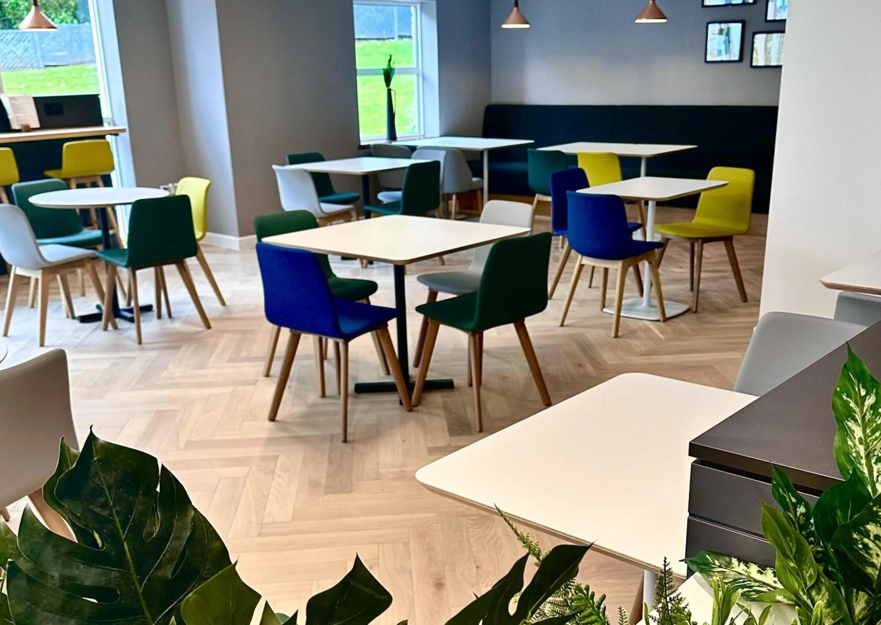 Restaurant/places to eat in Holiday Inn Bristol Airport by IHG