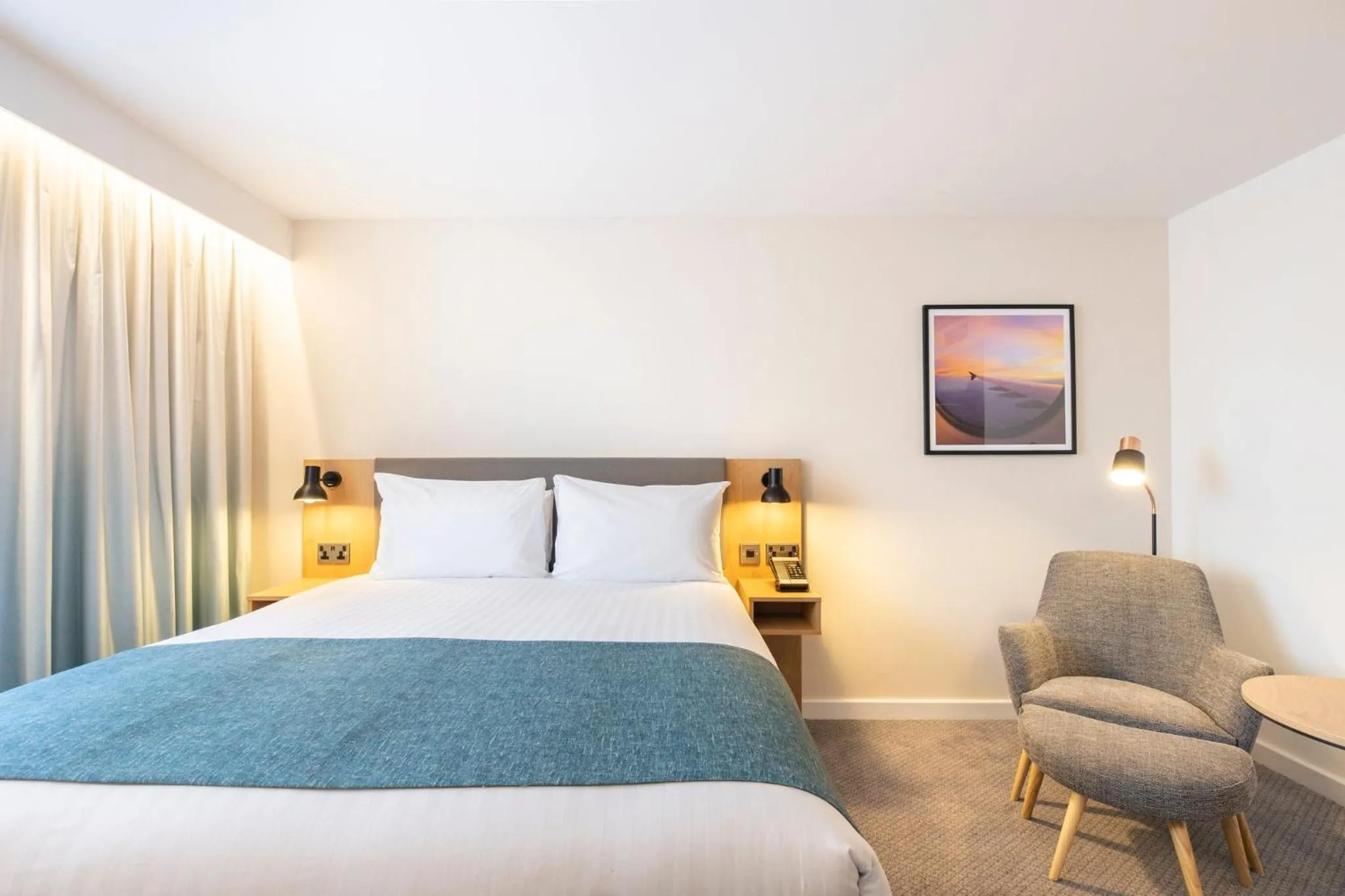 Photo of the whole room, Bed in Holiday Inn Bristol Airport by IHG