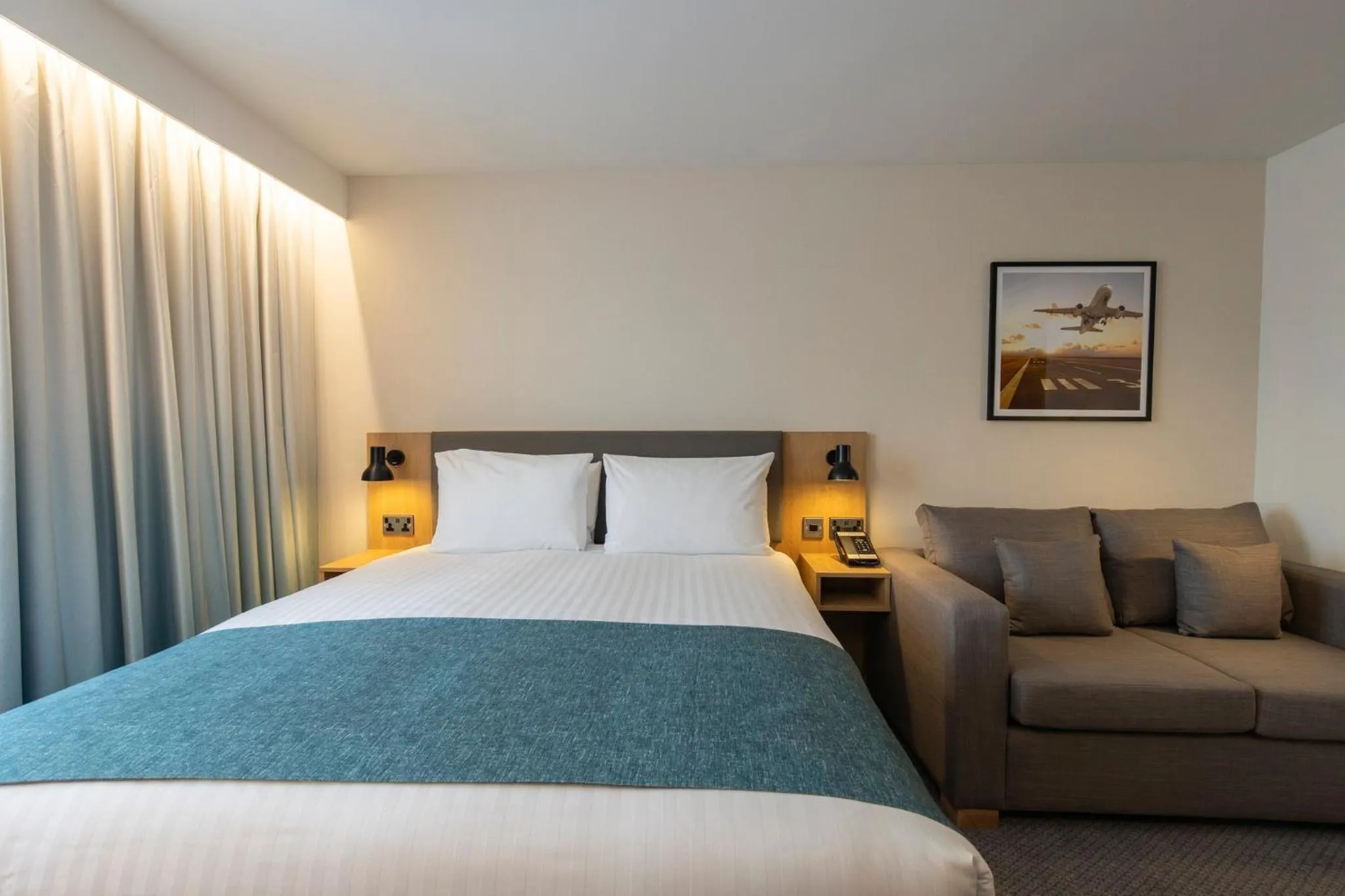 Photo of the whole room, Bed in Holiday Inn Bristol Airport by IHG