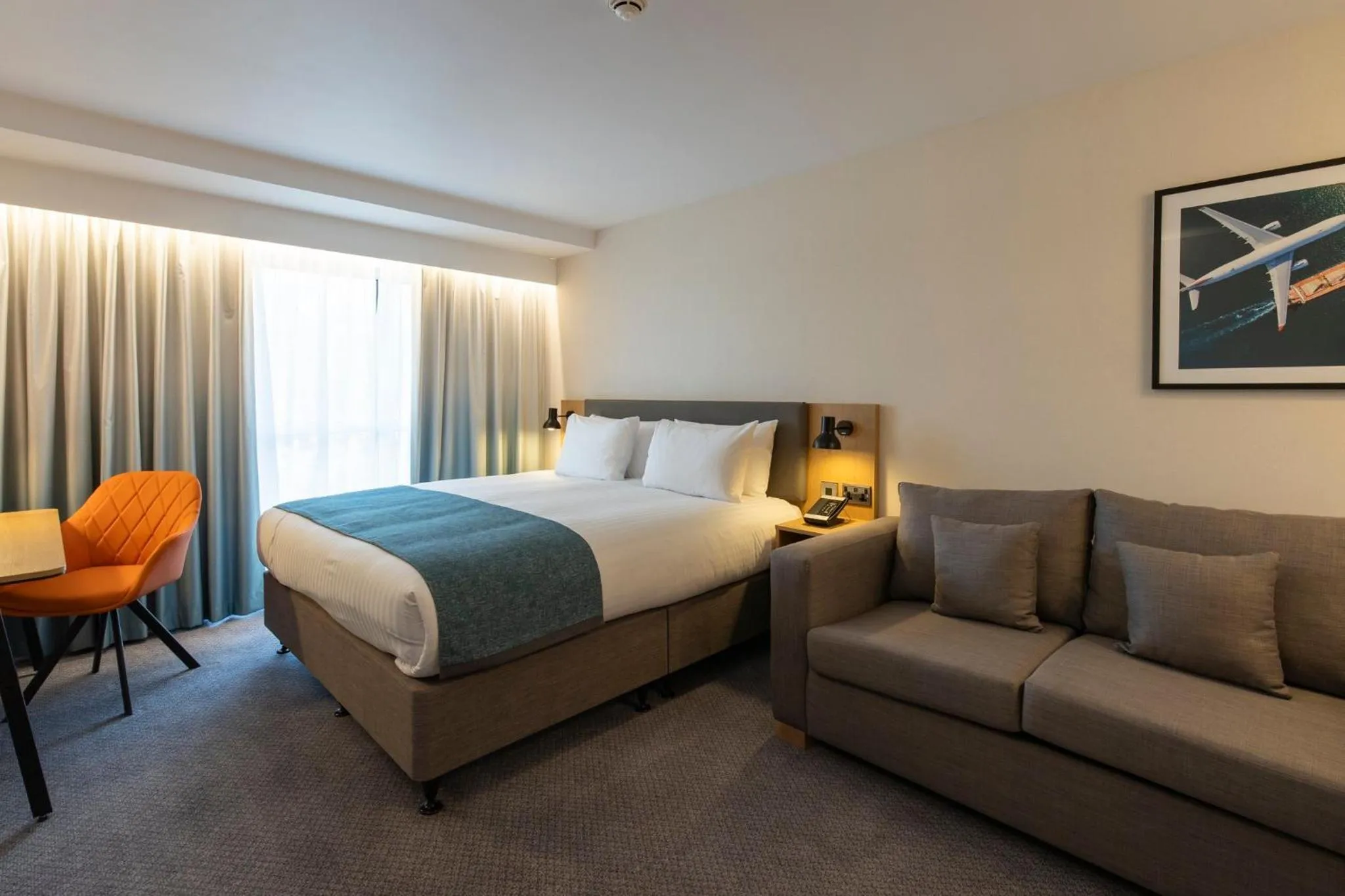 Photo of the whole room, Bed in Holiday Inn Bristol Airport by IHG