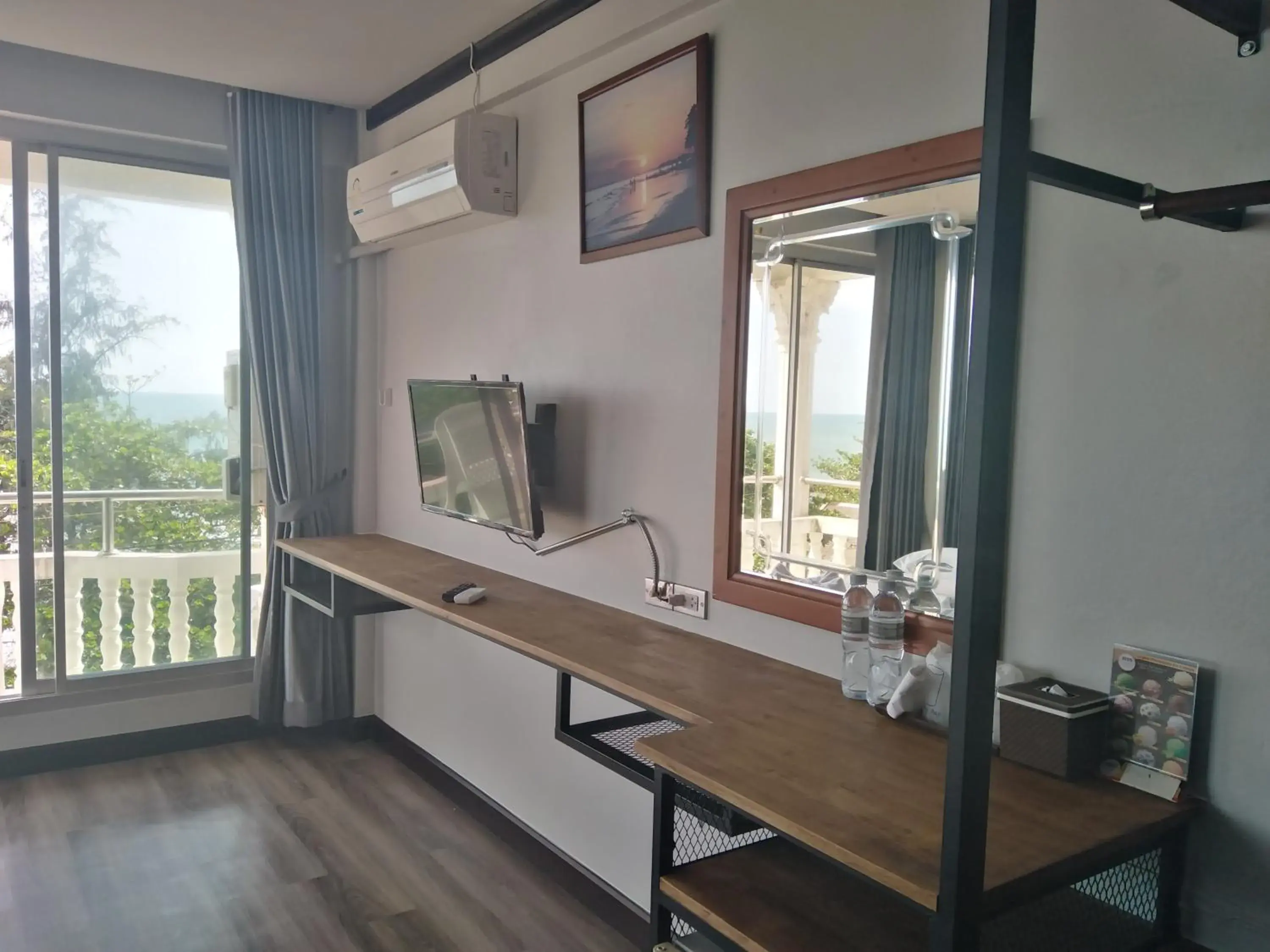 Standard Double or Twin Room with Sea View in Pimpimarn Hotel Standard Double or Twin Room with Sea View in Pimpimarn Hotel