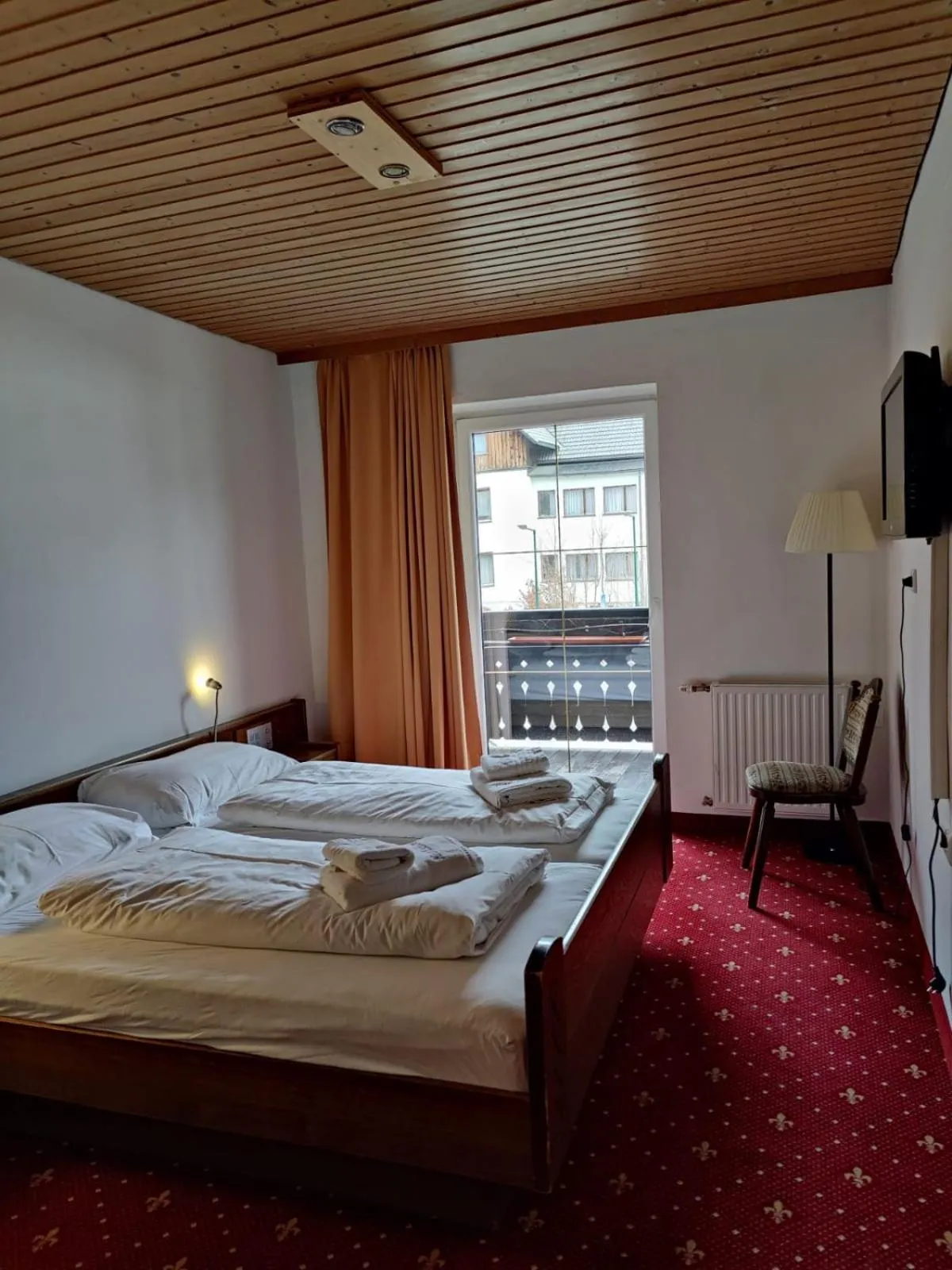 Bedroom, Bed in Hotel Lindwurm