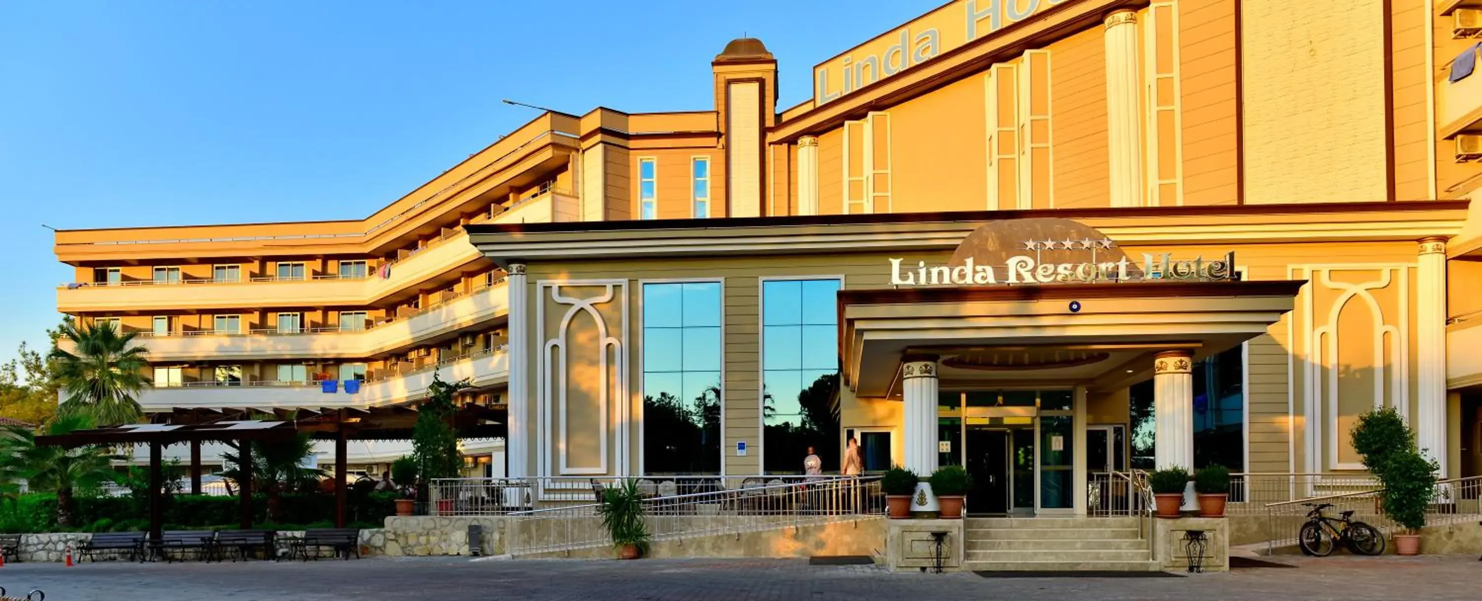 Facade/entrance in Linda Resort Hotel Facade/entrance in Linda Resort Hotel