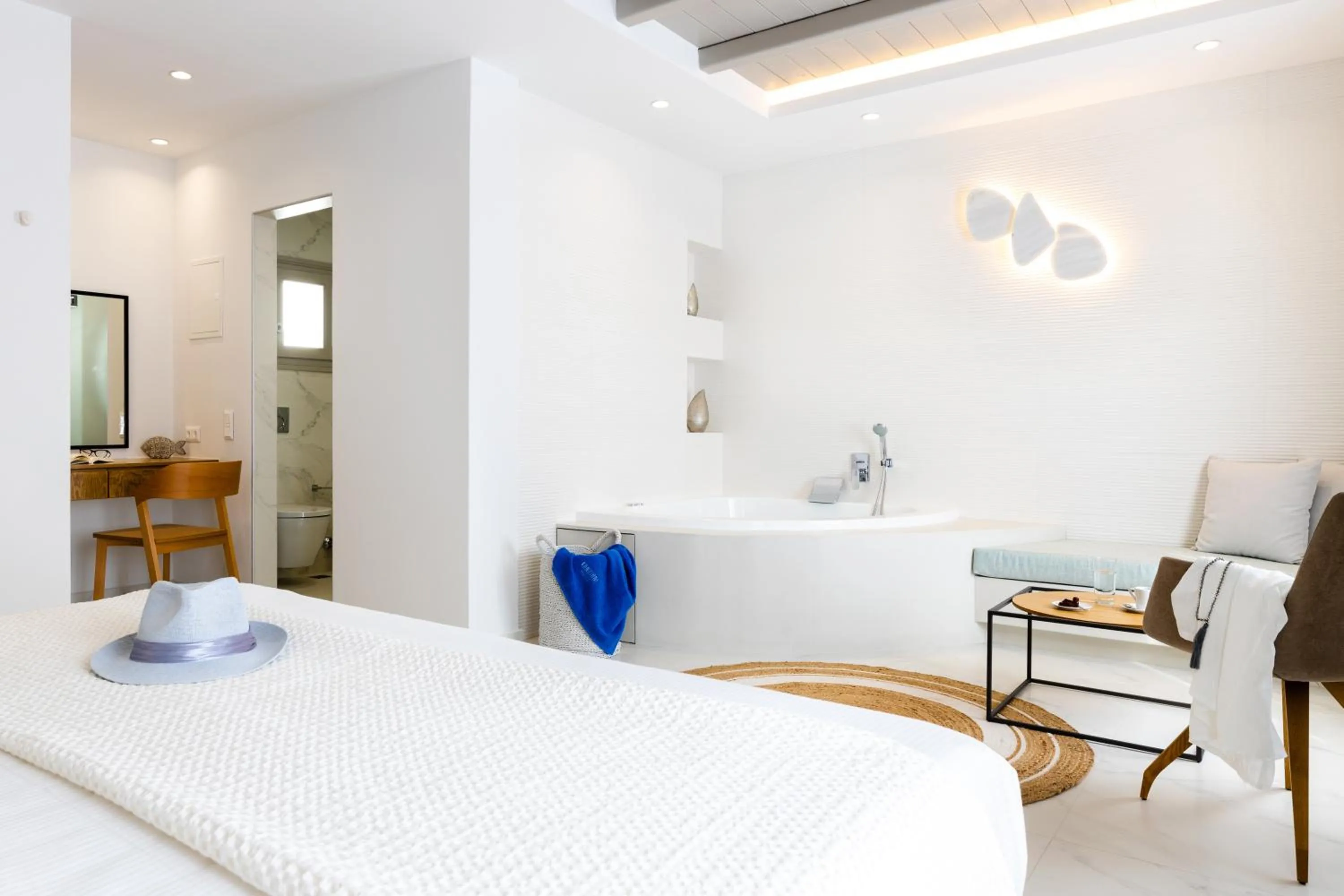 Bedroom, Bed in Kandiani Bleu Ciel