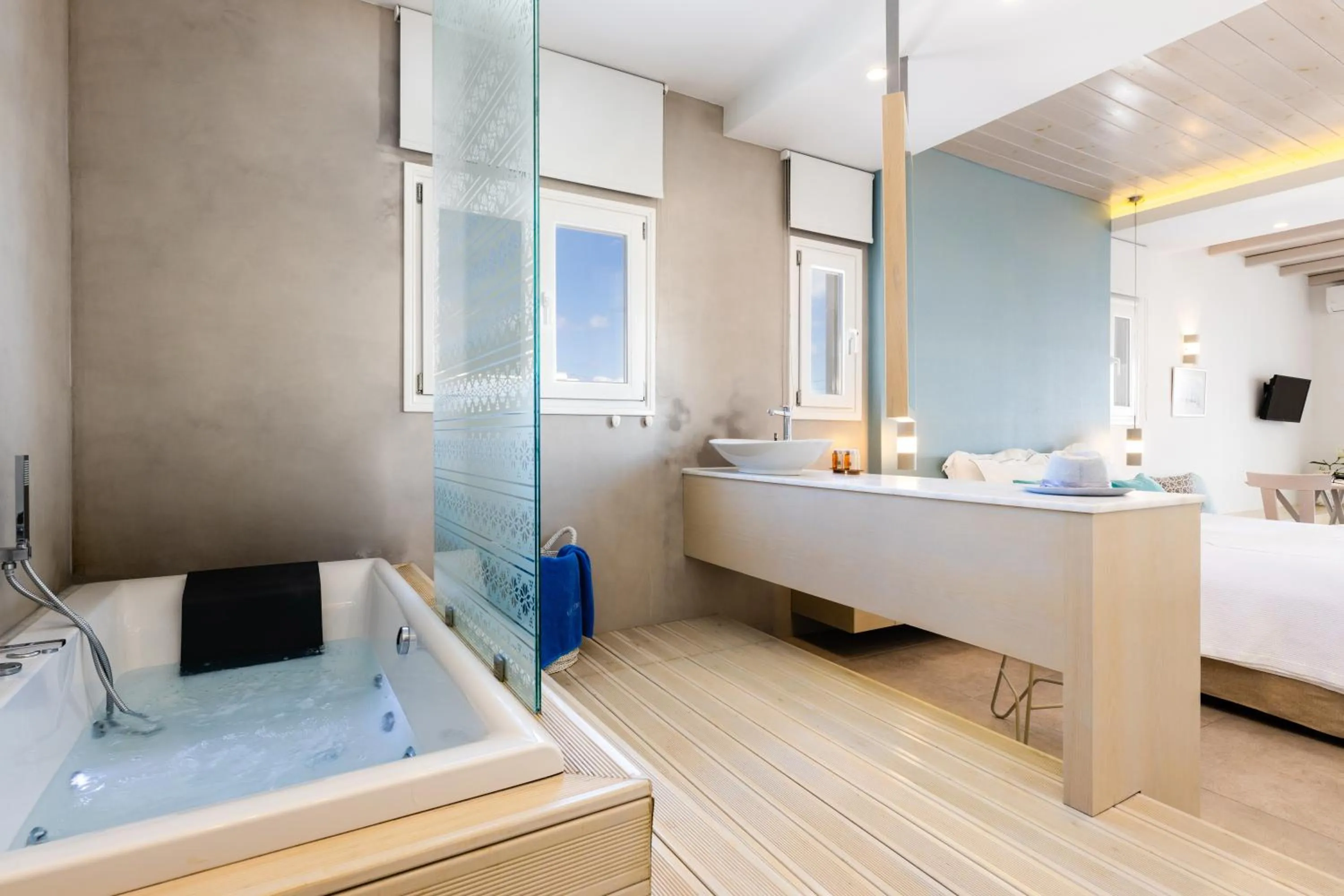 Bathroom, Bed in Kandiani Bleu Ciel