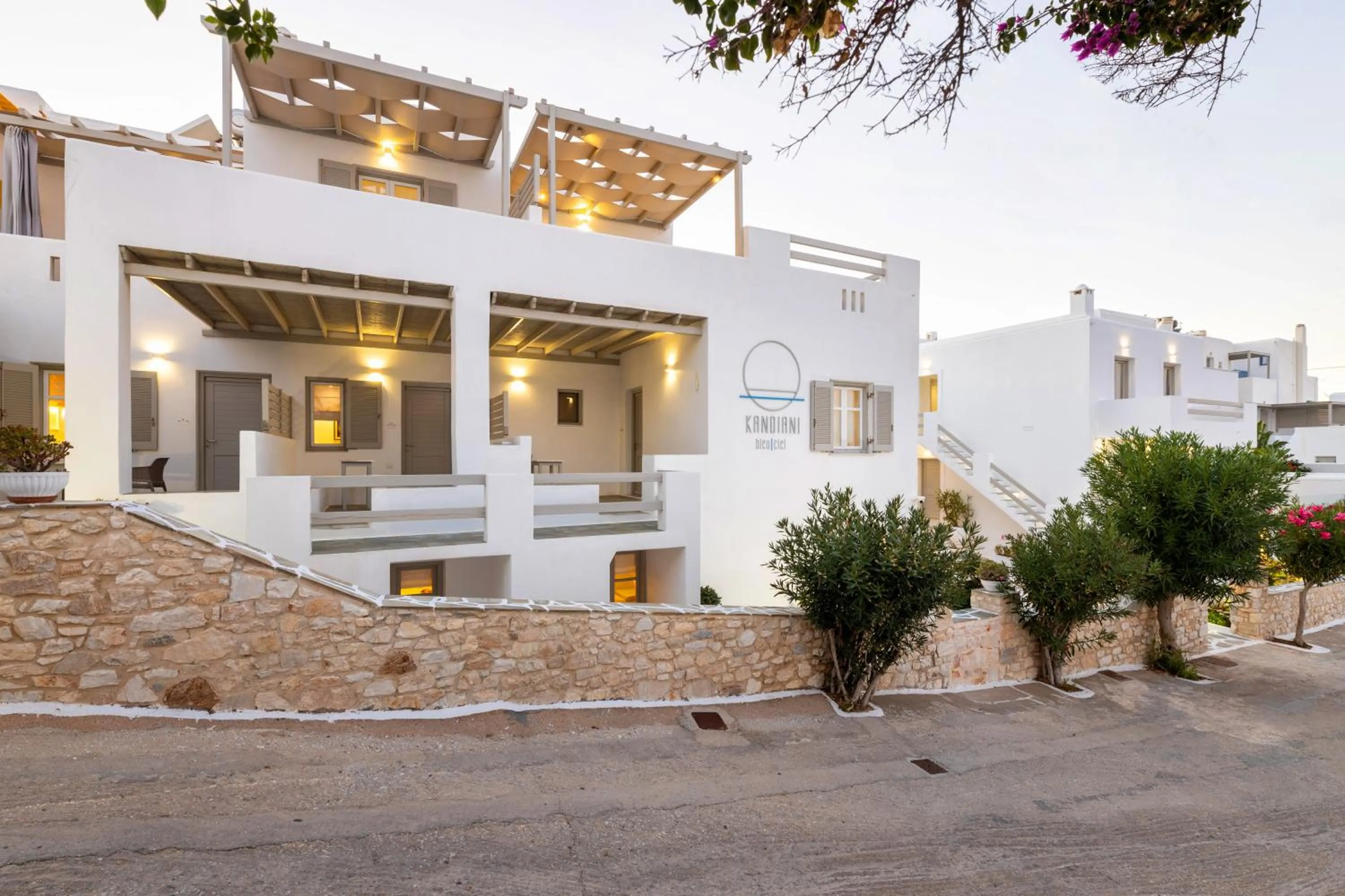 Property building in Kandiani Bleu Ciel