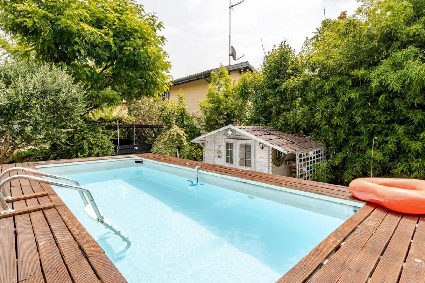 Swimming pool in House Garden Loft
