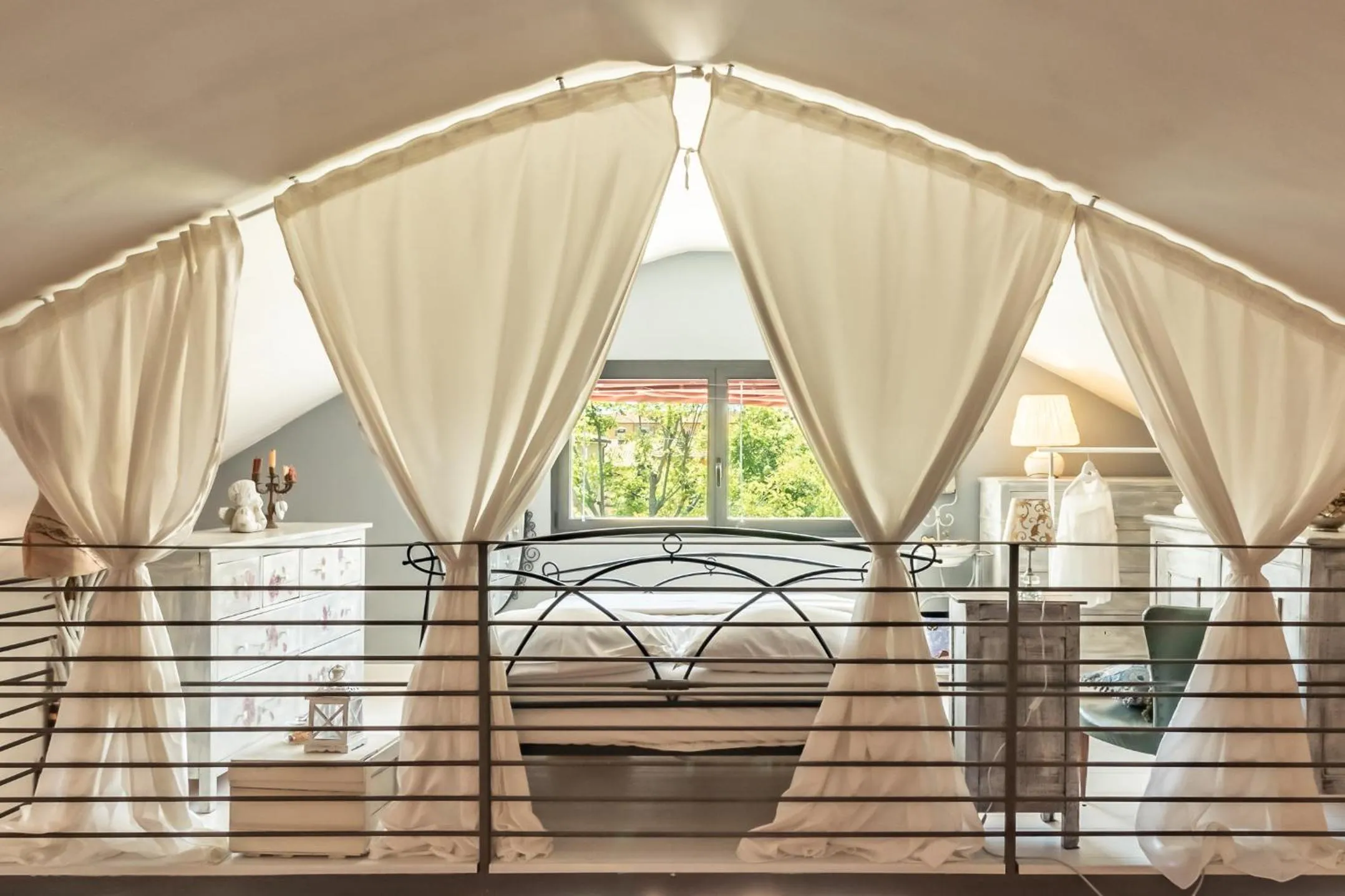 Photo of the whole room, Bed in House Garden Loft